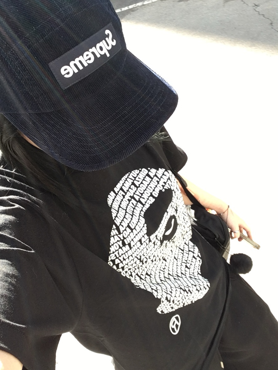 BAPE Japan Ape Head T-Shirt Black, Supreme Corduroy Camp Cap Navy - 23FW 착용 스타일 - 1
