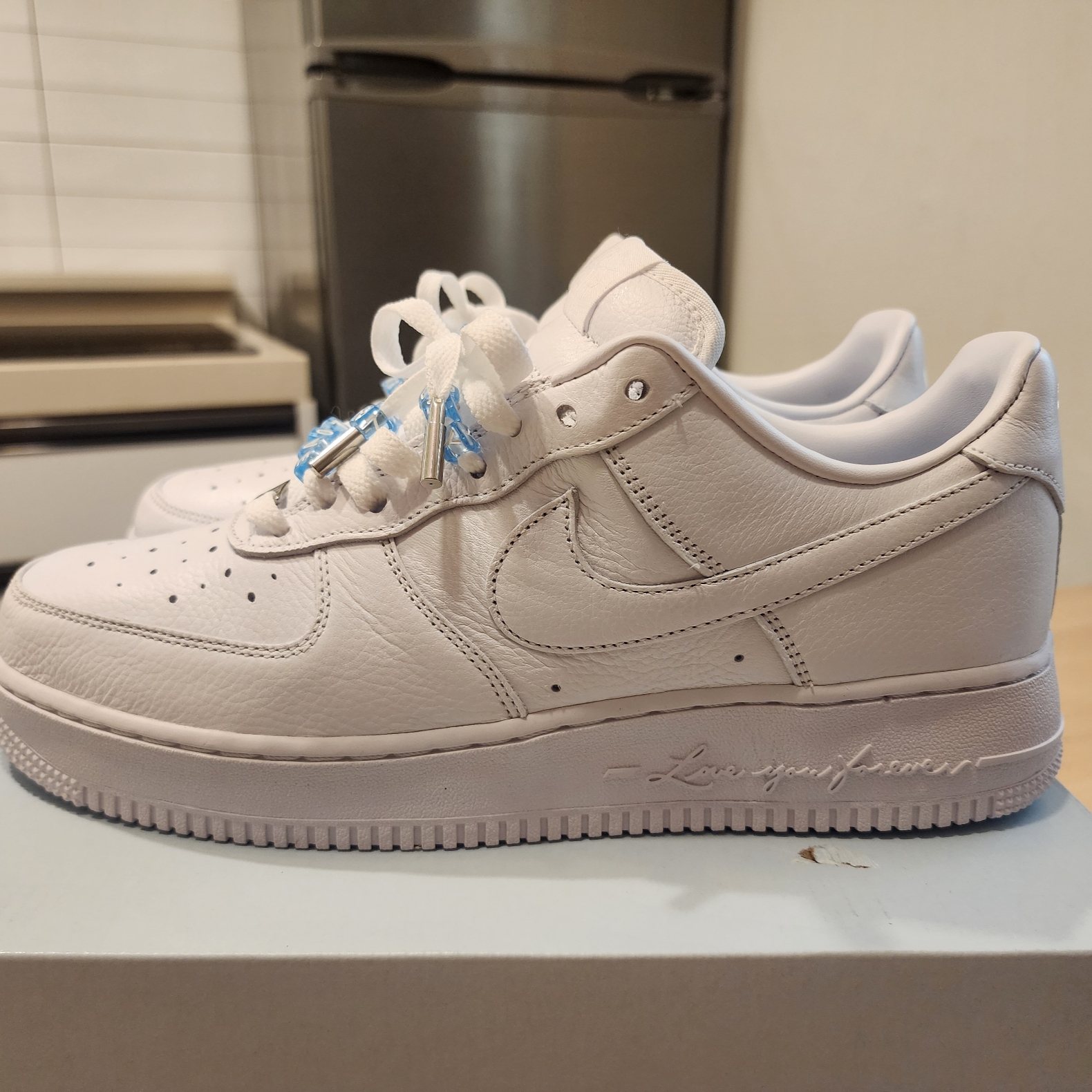 Nike x Drake Nocta Air Force 1 Low SP Certified Lover Boy White 착용 스타일 - 2