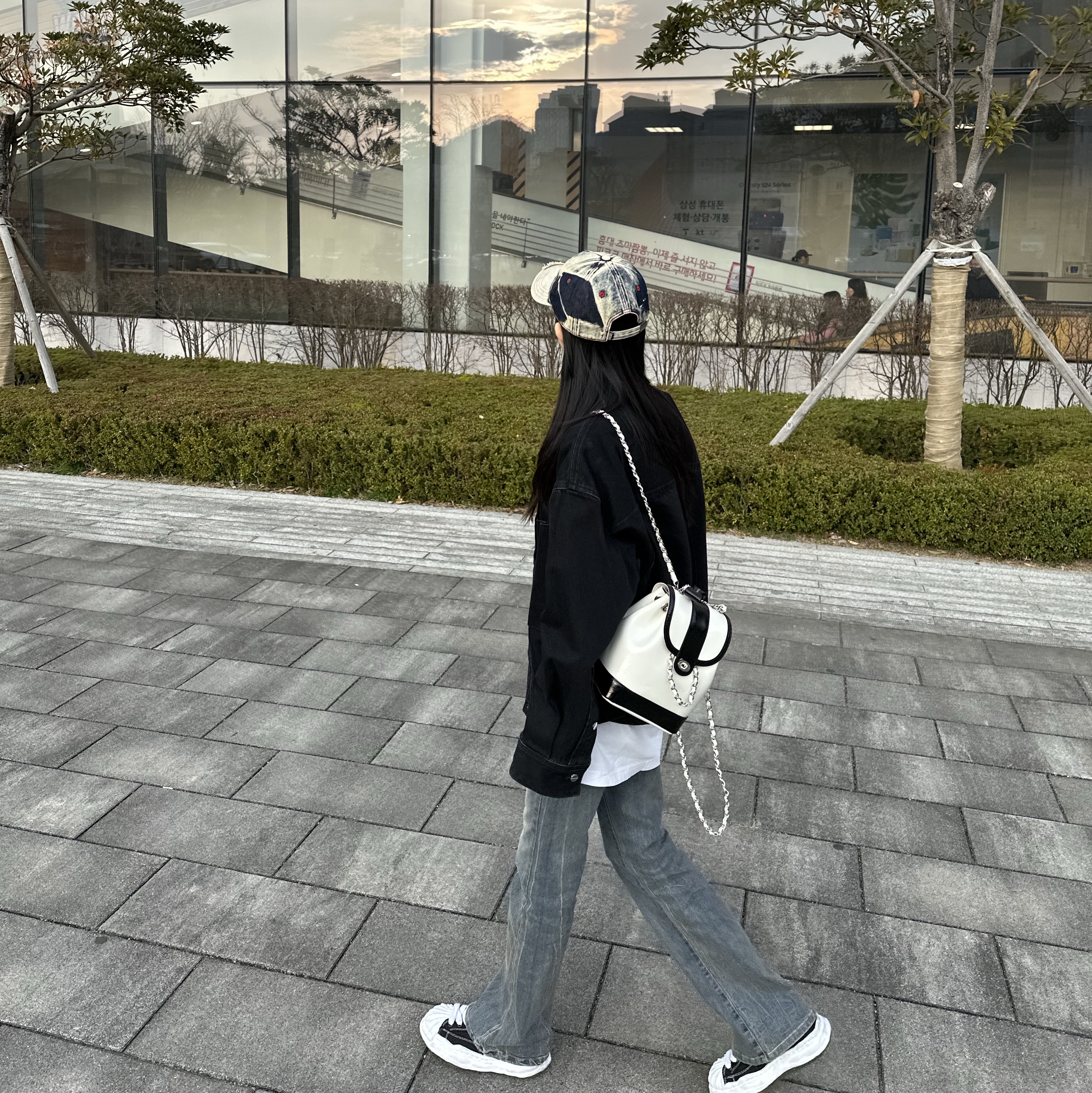 Cardinal Red Hawoo-A Bag Mix, Maison Mihara Yasuhiro Blakey OG Sole Canvas Low-top Sneakers Black White 착용 스타일