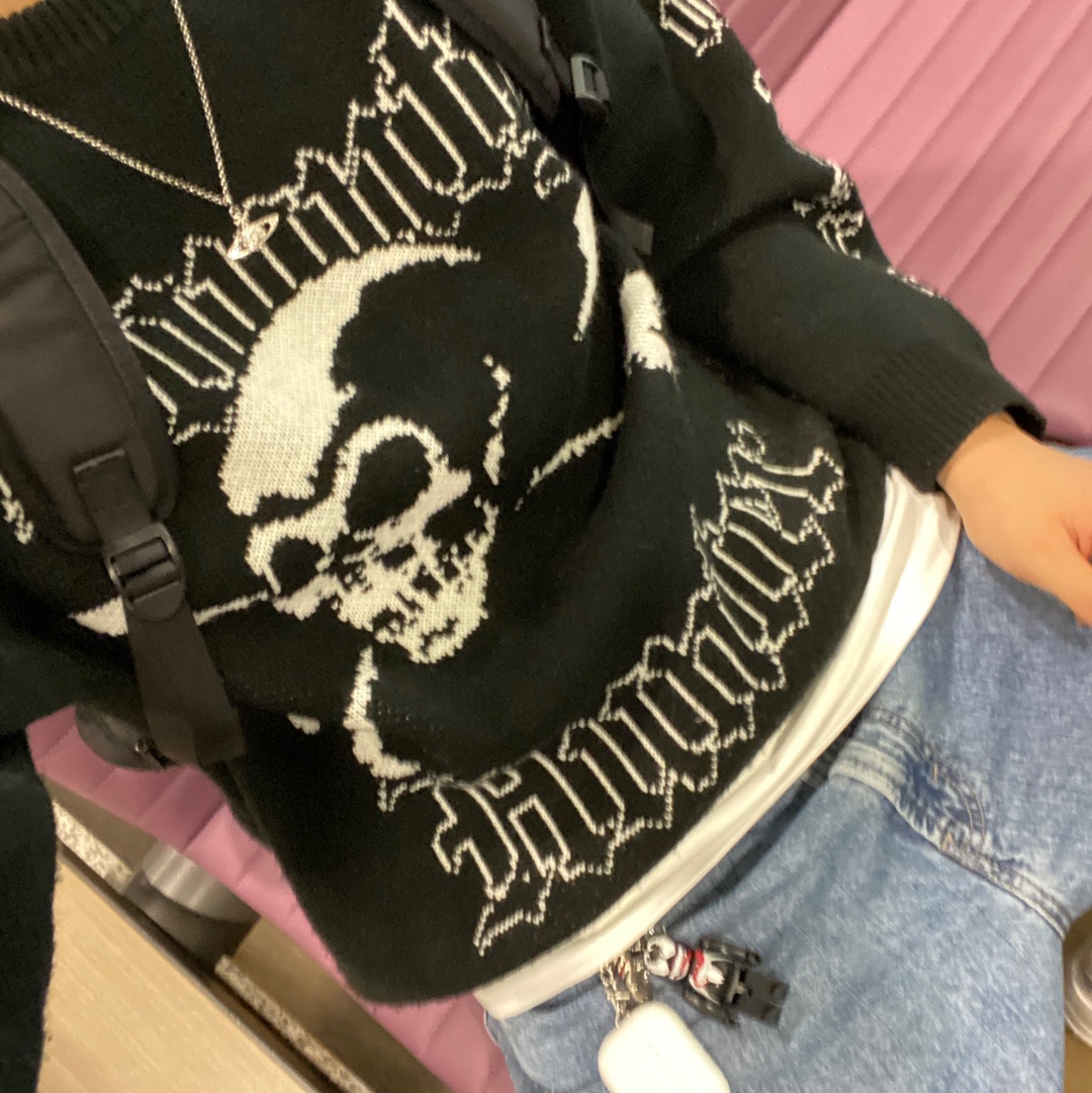 Supreme x Bounty Hunter Sweater Black - 23FW, Vivienne Westwood Mayfair Bas Relief Pendant Silver 착용 스타일 - 1