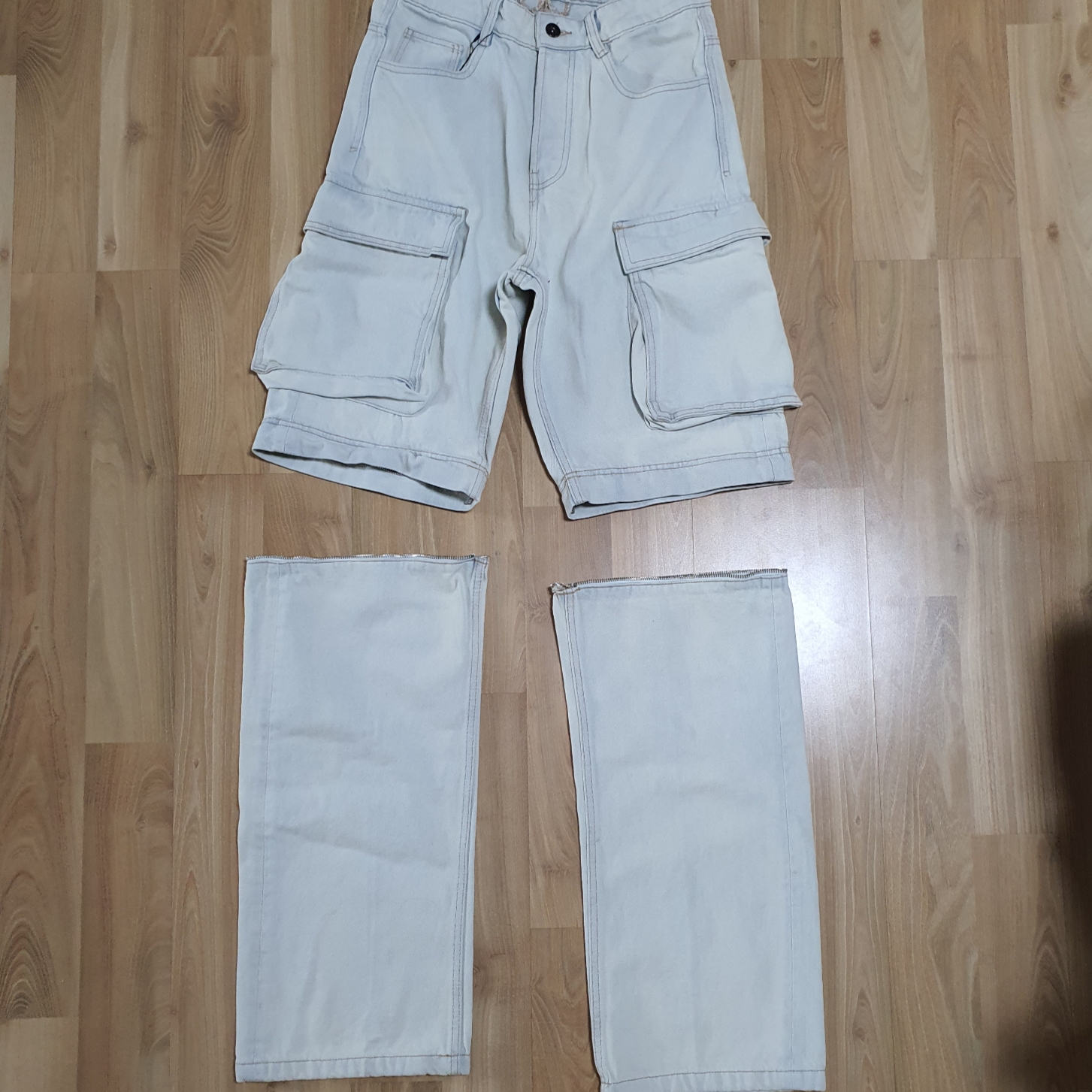 Zara Detachable Cargo Jeans Light Blue 착용 스타일 - 2