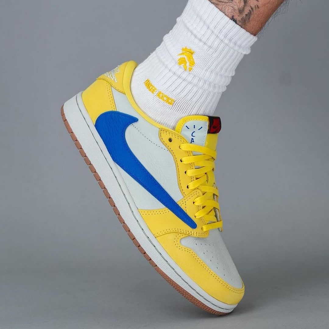 (W) Jordan 1 x Travis Scott Retro Low OG SP Canary 착용 스타일 - 5