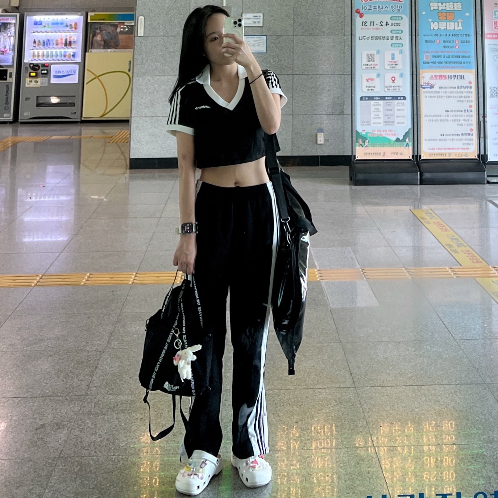 (W) Adidas Football Crop Top Black - US Sizing 착용 스타일