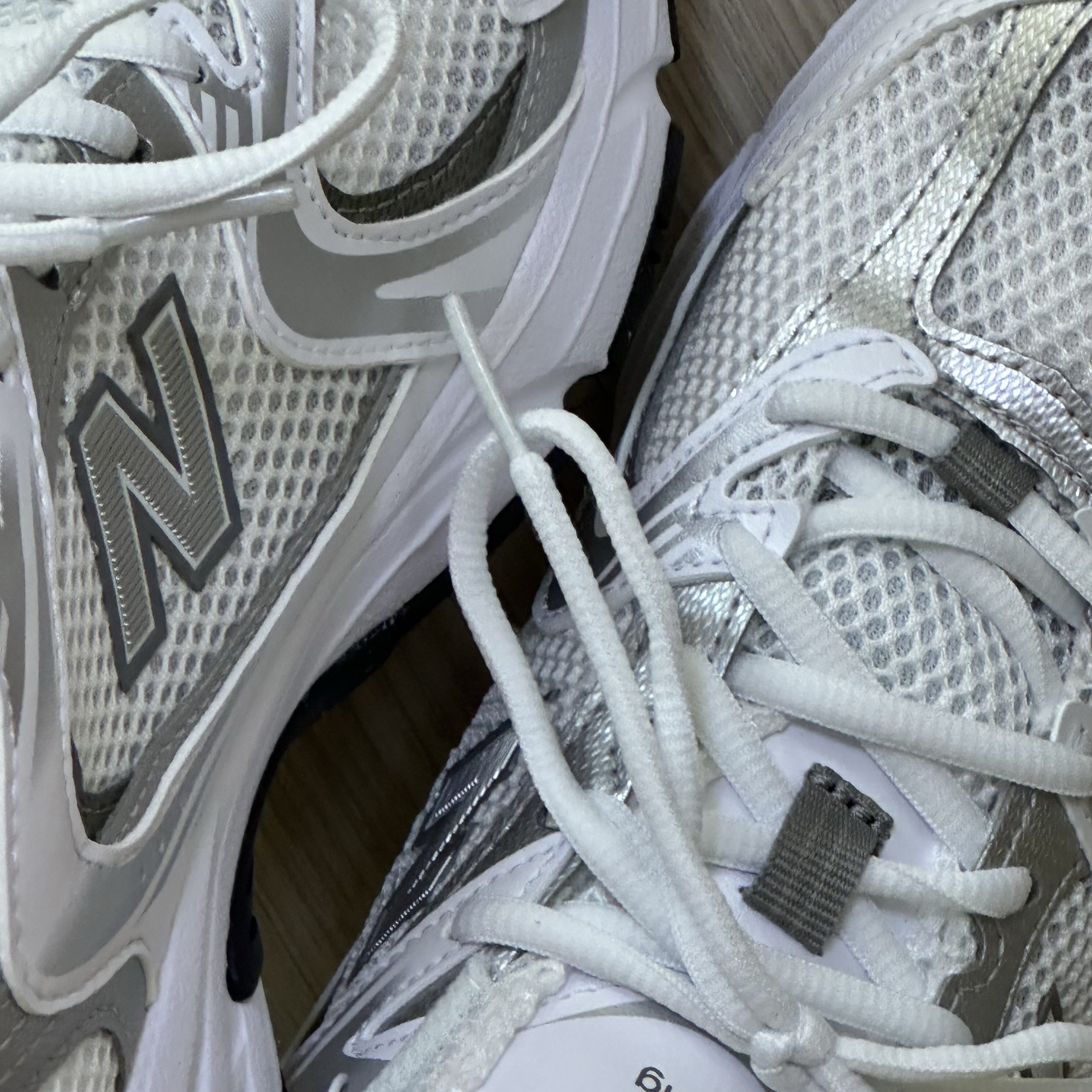 New Balance 530 White Silver 착용 스타일