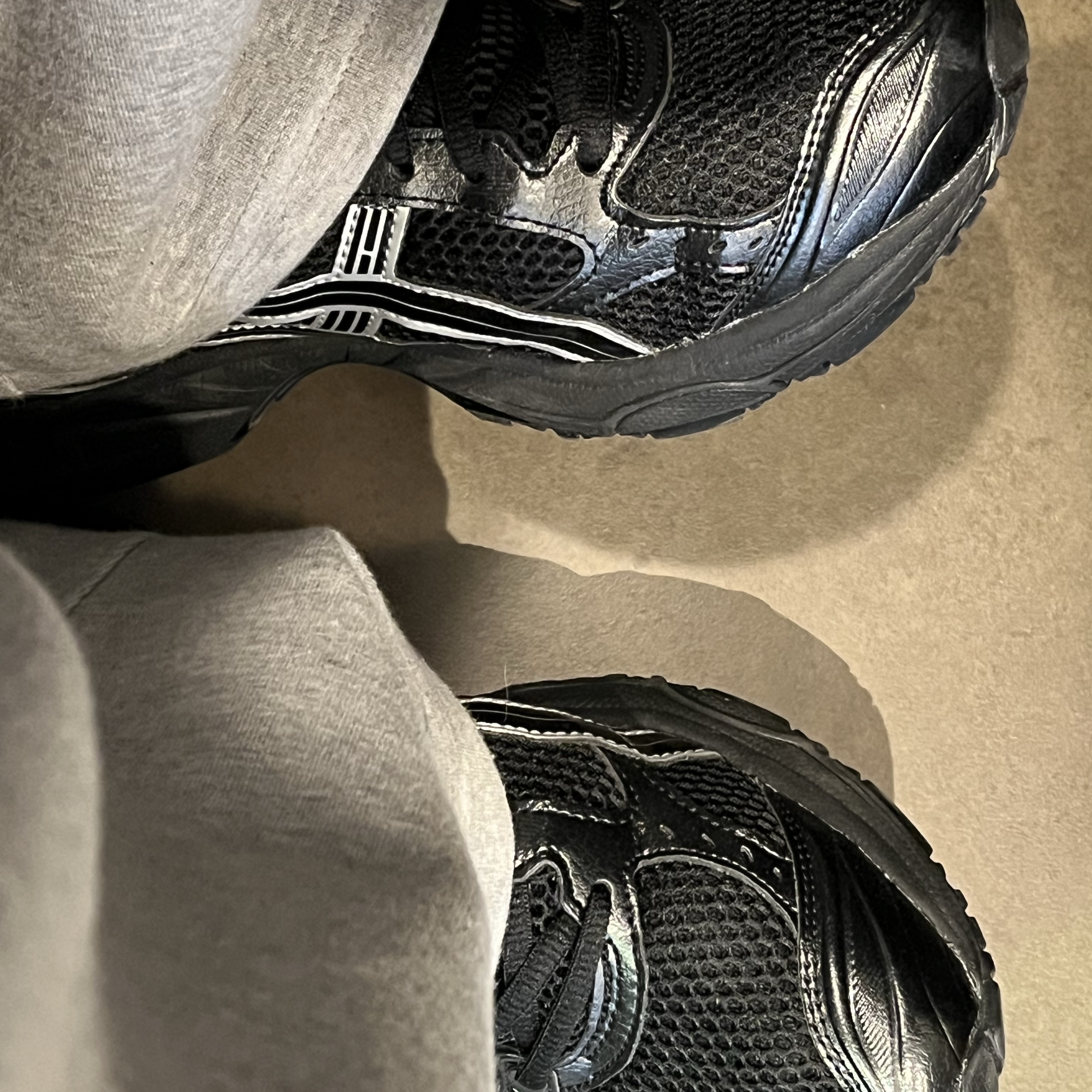 Asics Gel-Kayano 14 Black Pure Silver 착용 스타일