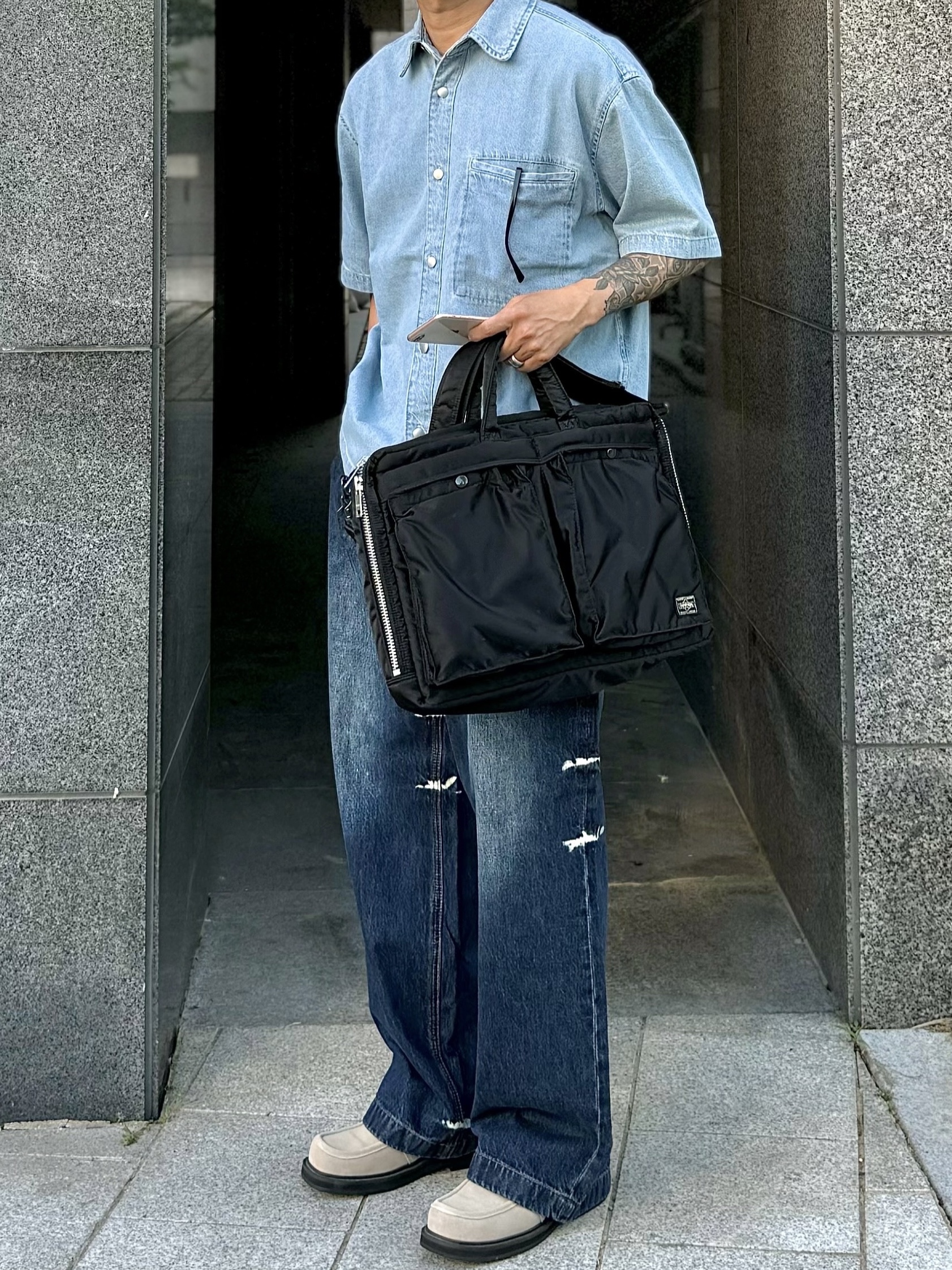 Porter Tanker 2Way Briefcase Black 착용 스타일 - 2