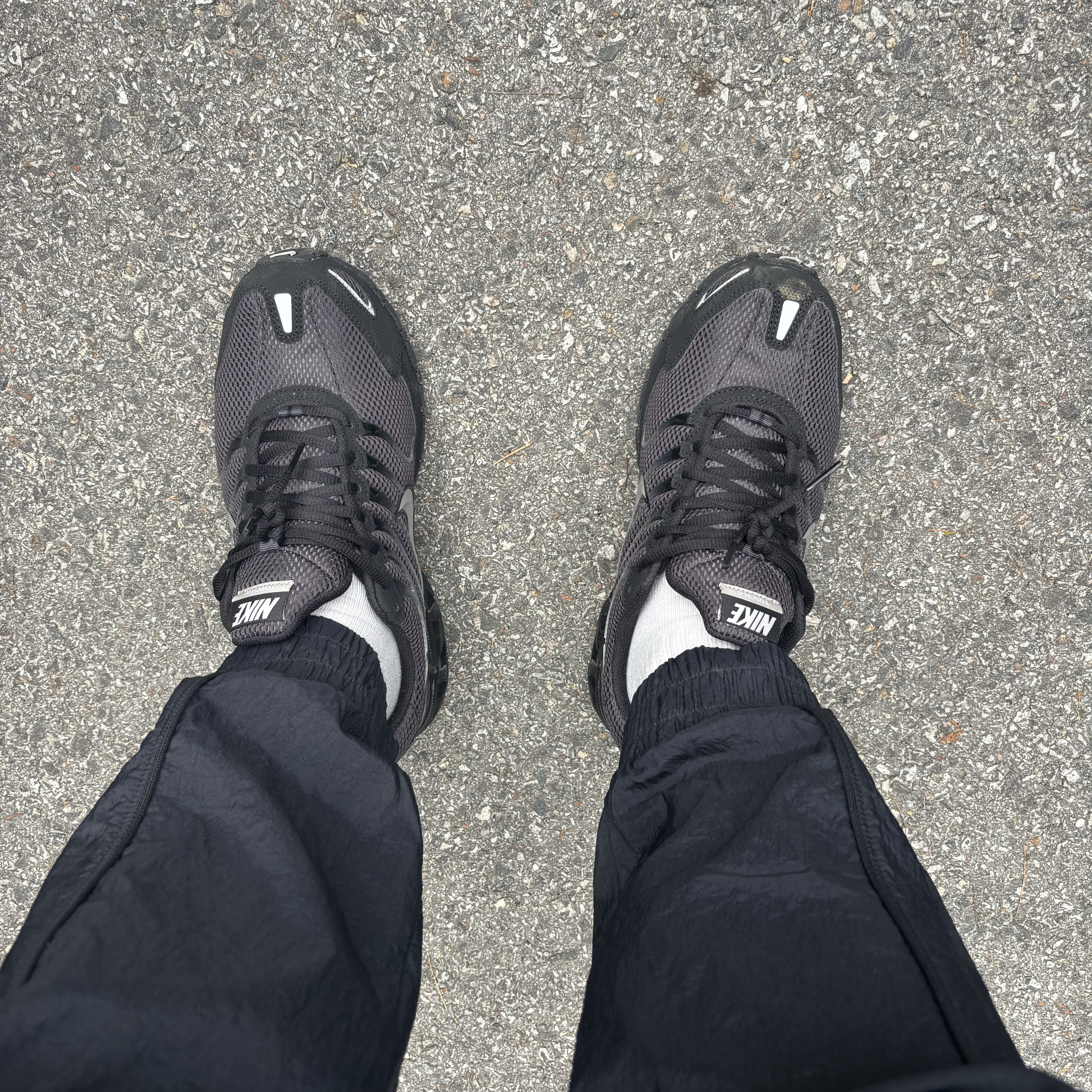 Nike Air Max Torch 4 Anthracite Metallic Silver 착용 스타일