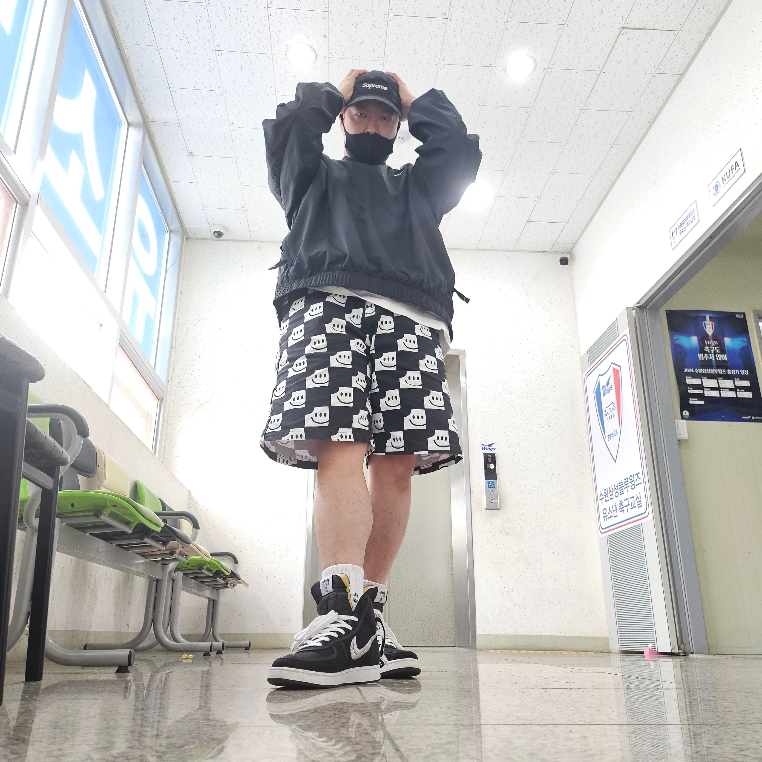 Supreme Washed Chino Twill Camp Cap Black, Nike Solo Swoosh Windshirt Black White - US/EU 착용 스타일 - 3