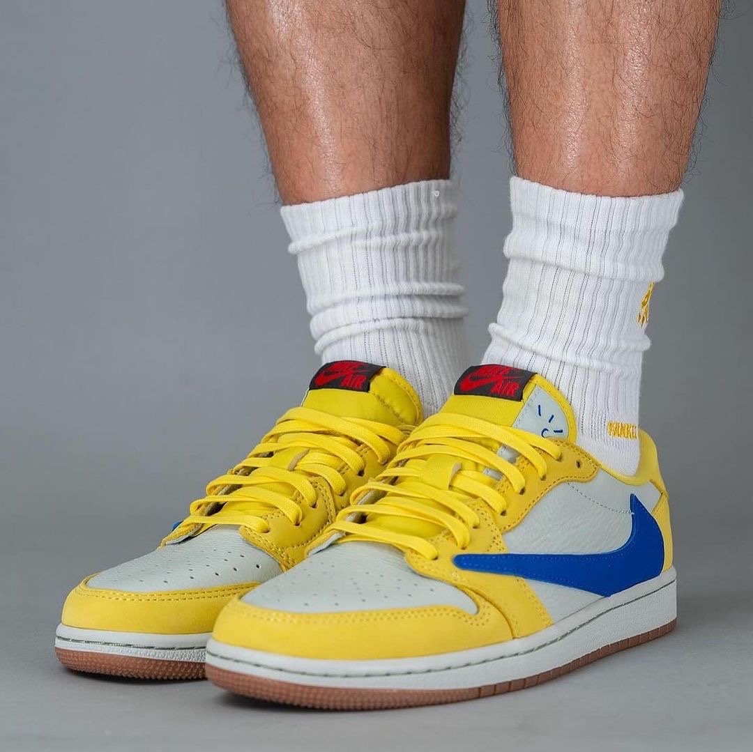 (W) Jordan 1 x Travis Scott Retro Low OG SP Canary 착용 스타일 - 6