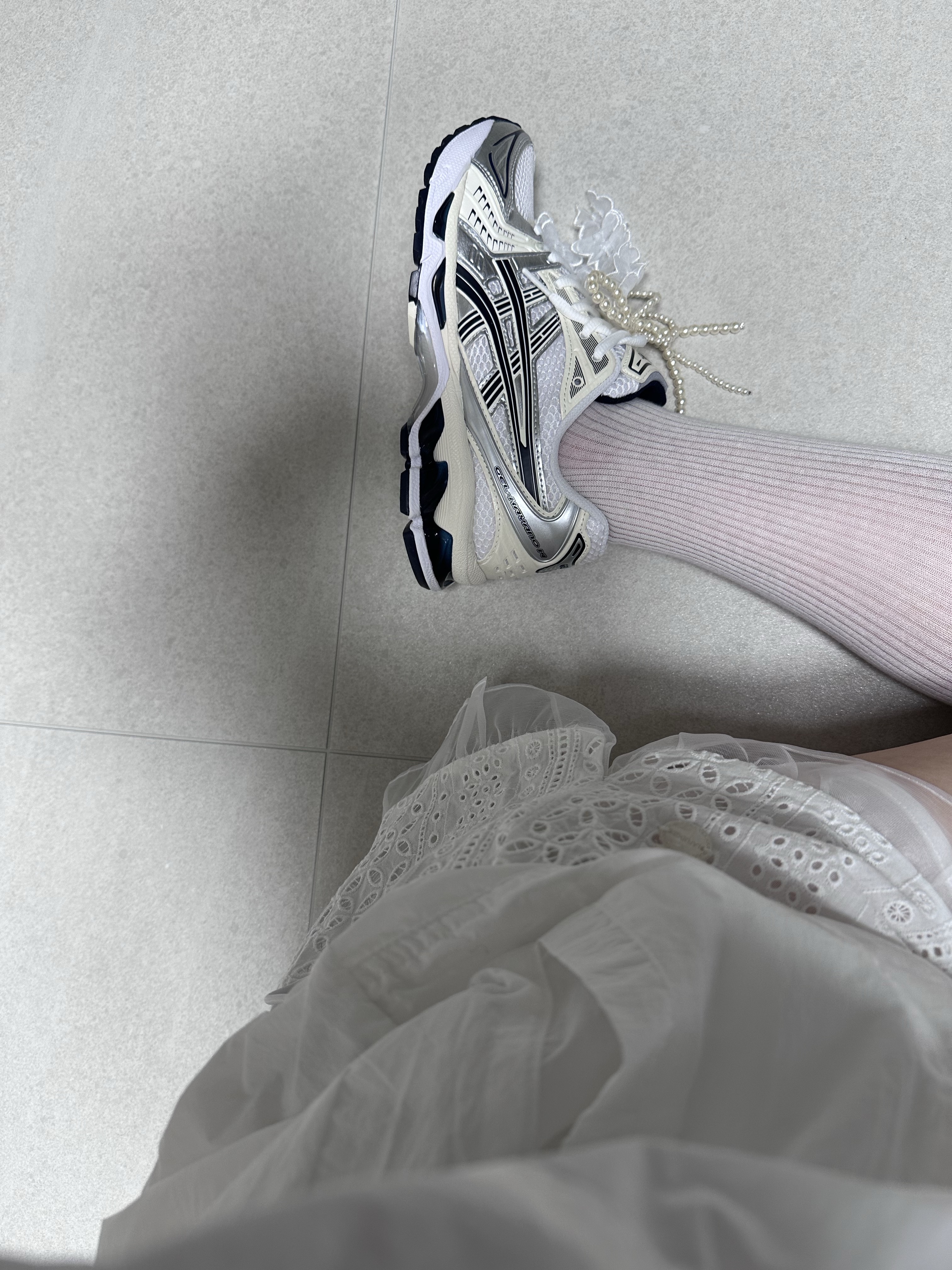 (W) Asics Gel-Kayano 14 White Midnight 착용 스타일