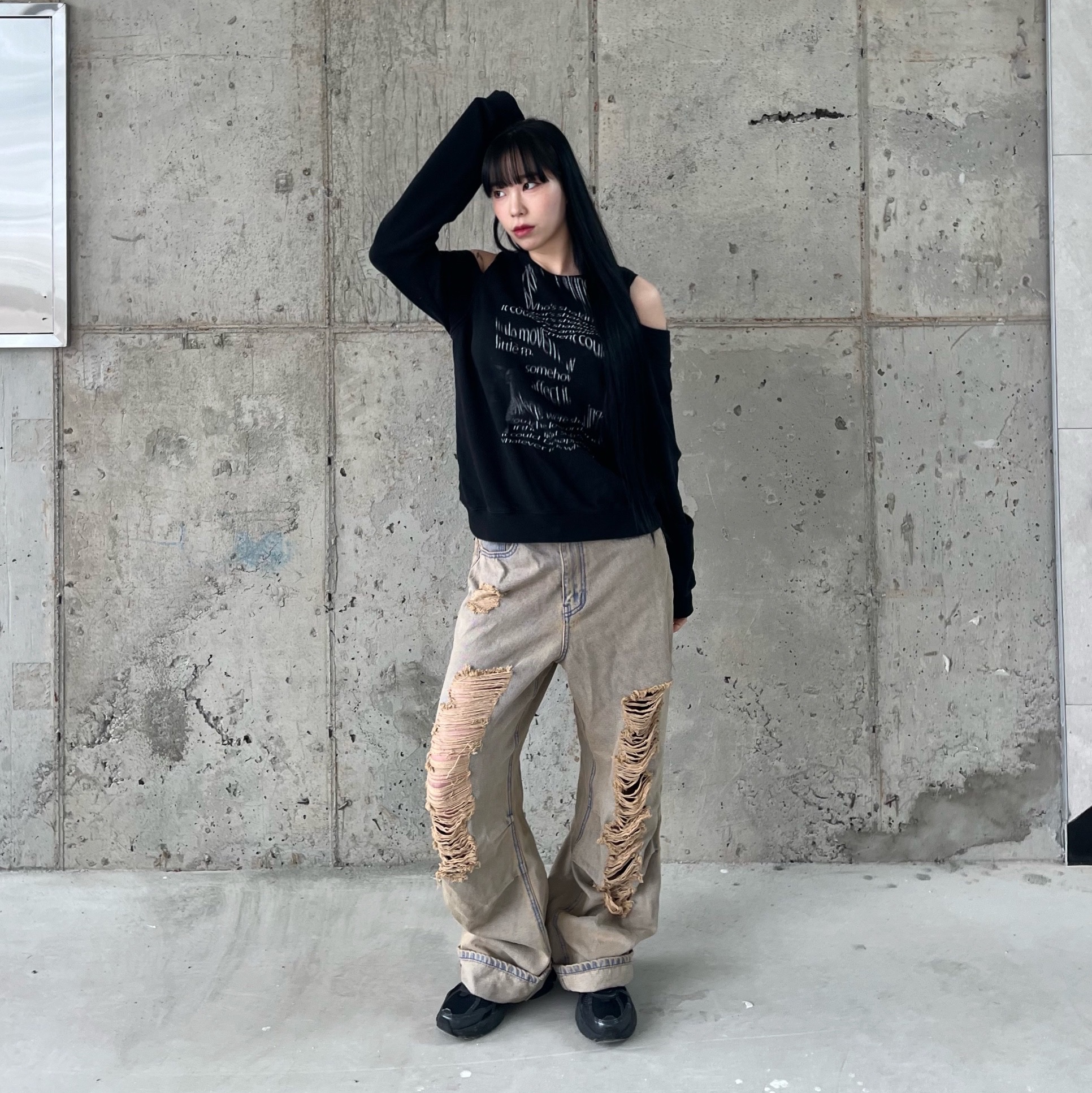 Nike V2K Run Black Anthracite 착용 스타일 - 2