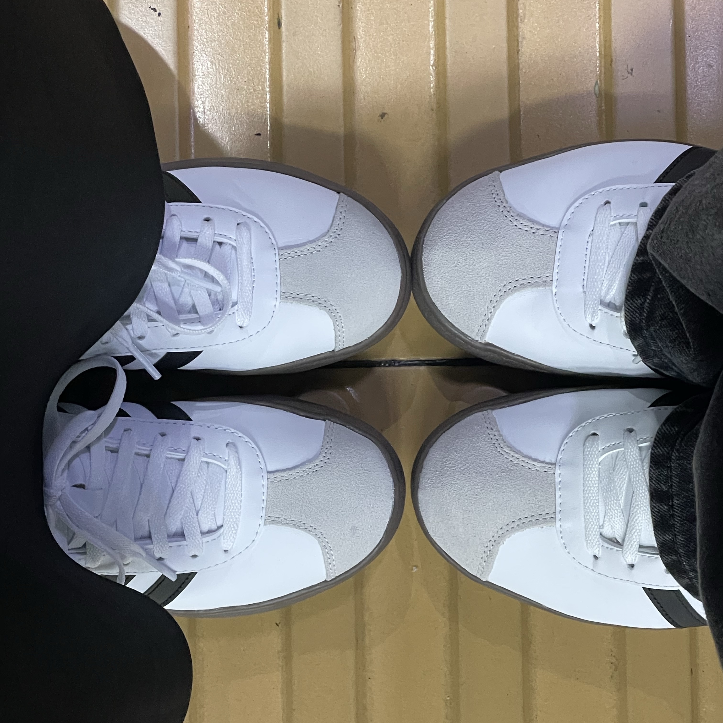 Adidas VL Court Base Cloud White Core Black 착용 스타일
