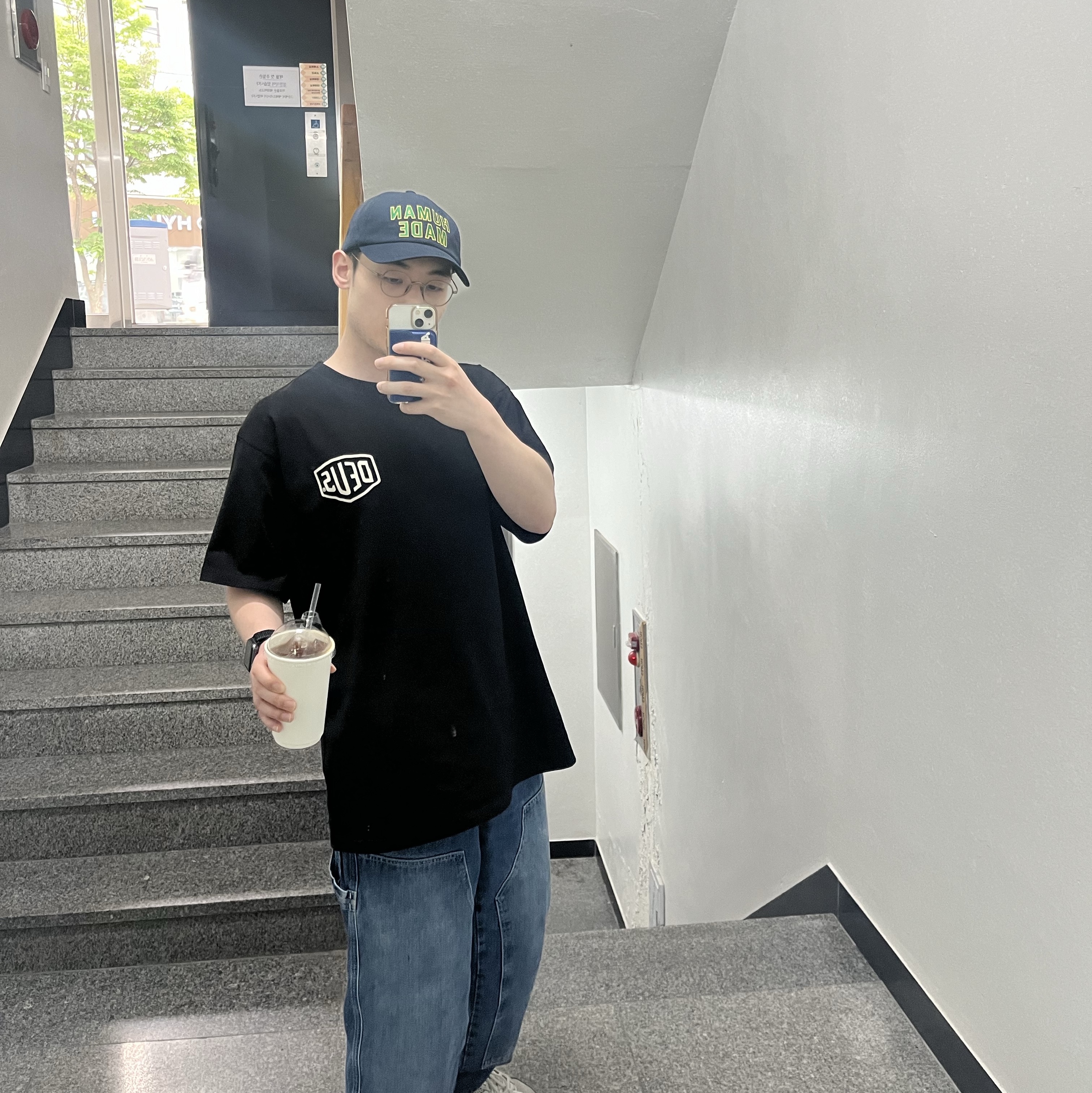 Deus Ex Machina Seoul College T-Shirt Black, Human Made 6 Panel Cap #2 Navy 착용 스타일