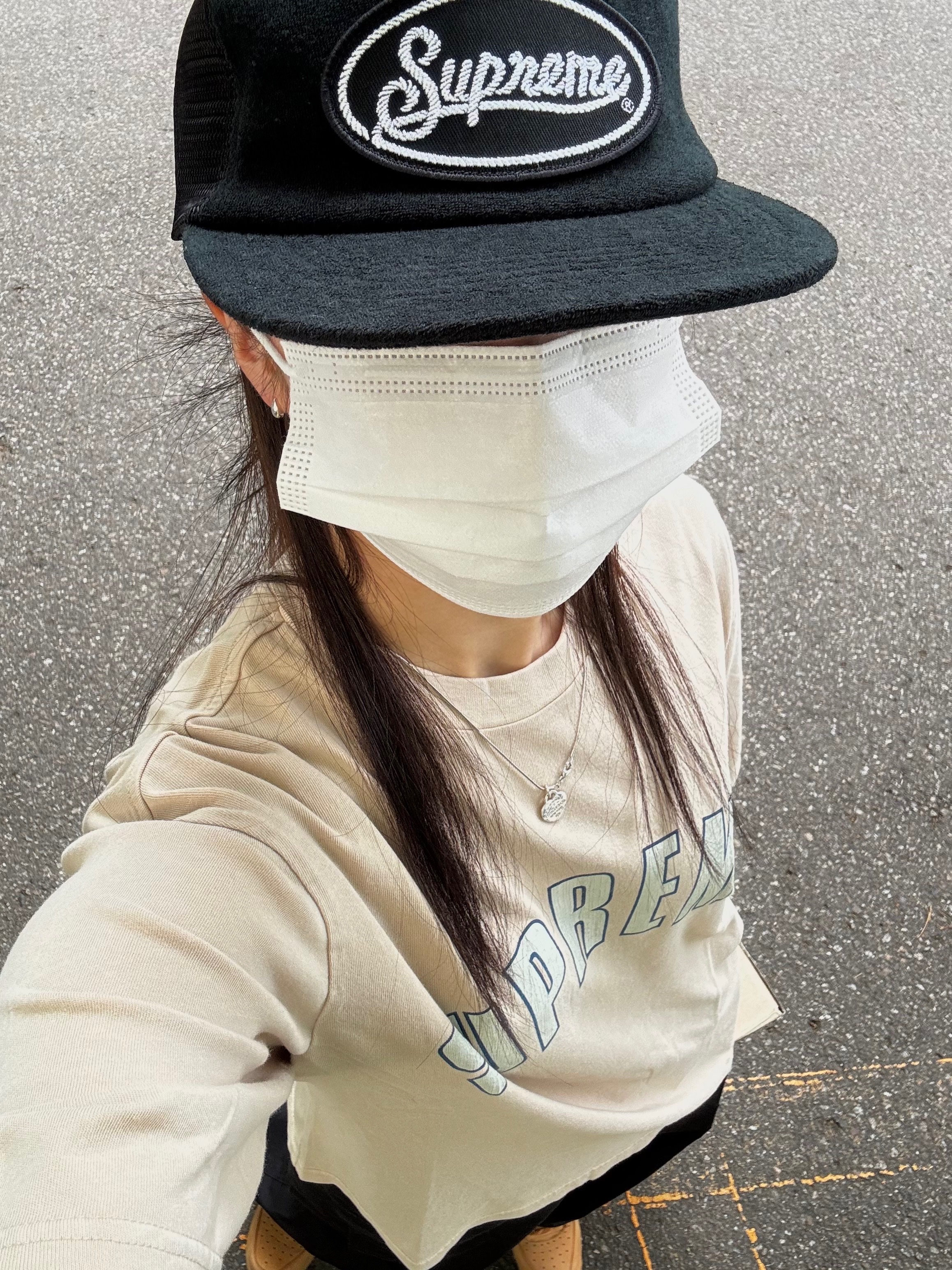 Supreme Cracked Arc S/S Top Light Tan - 24SS, Supreme Terry Mesh Back 5-Panel Black - 24SS 착용 스타일 - 3