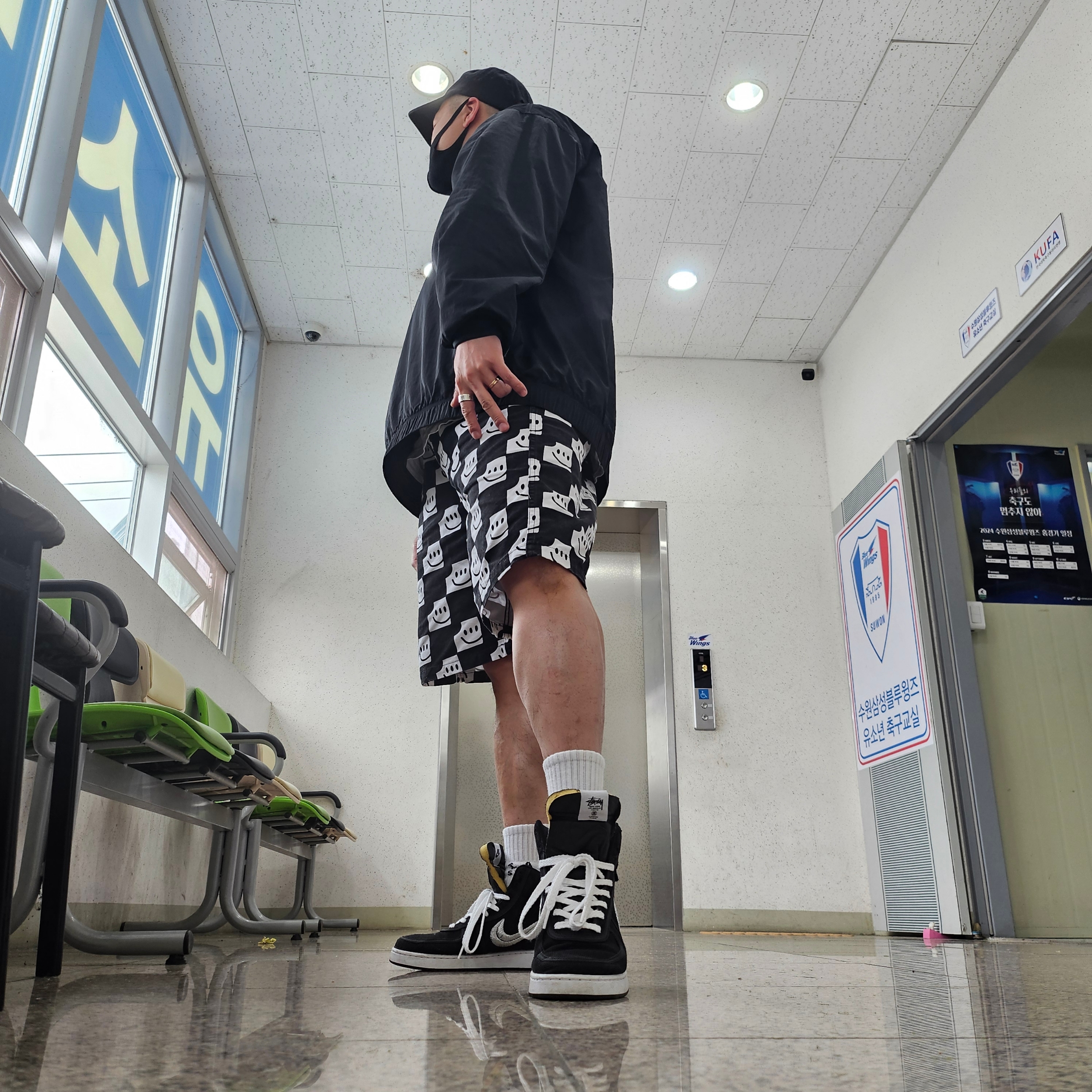 Supreme Washed Chino Twill Camp Cap Black, Nike Solo Swoosh Windshirt Black White - US/EU 착용 스타일 - 1