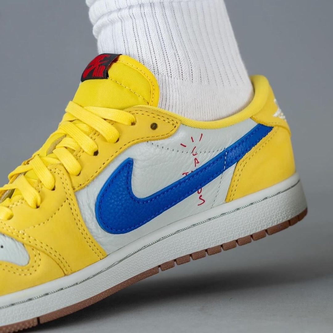 (W) Jordan 1 x Travis Scott Retro Low OG SP Canary 착용 스타일 - 3