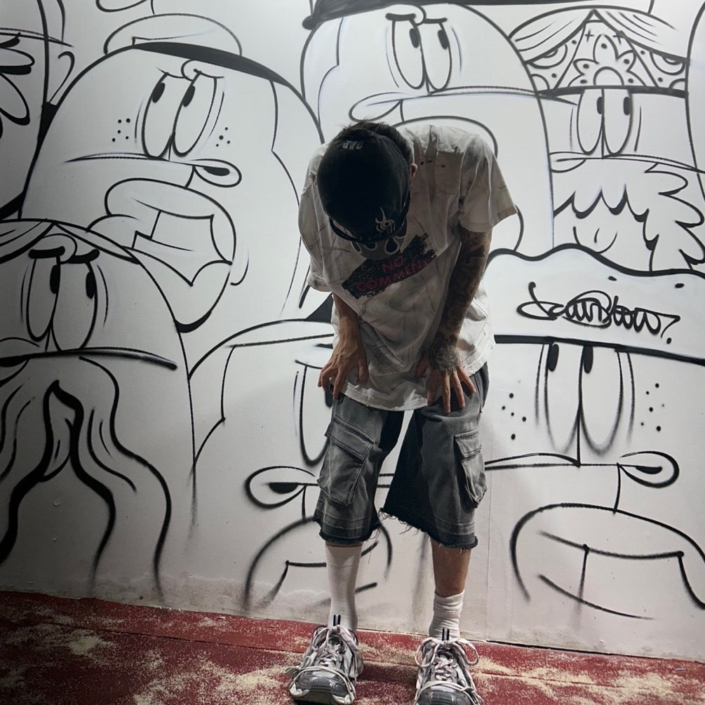 Nos Couleurs Old Washed Cargo Denim Shorts Dark Grey, Balenciaga 3XL Mule Grey White Red 착용 스타일