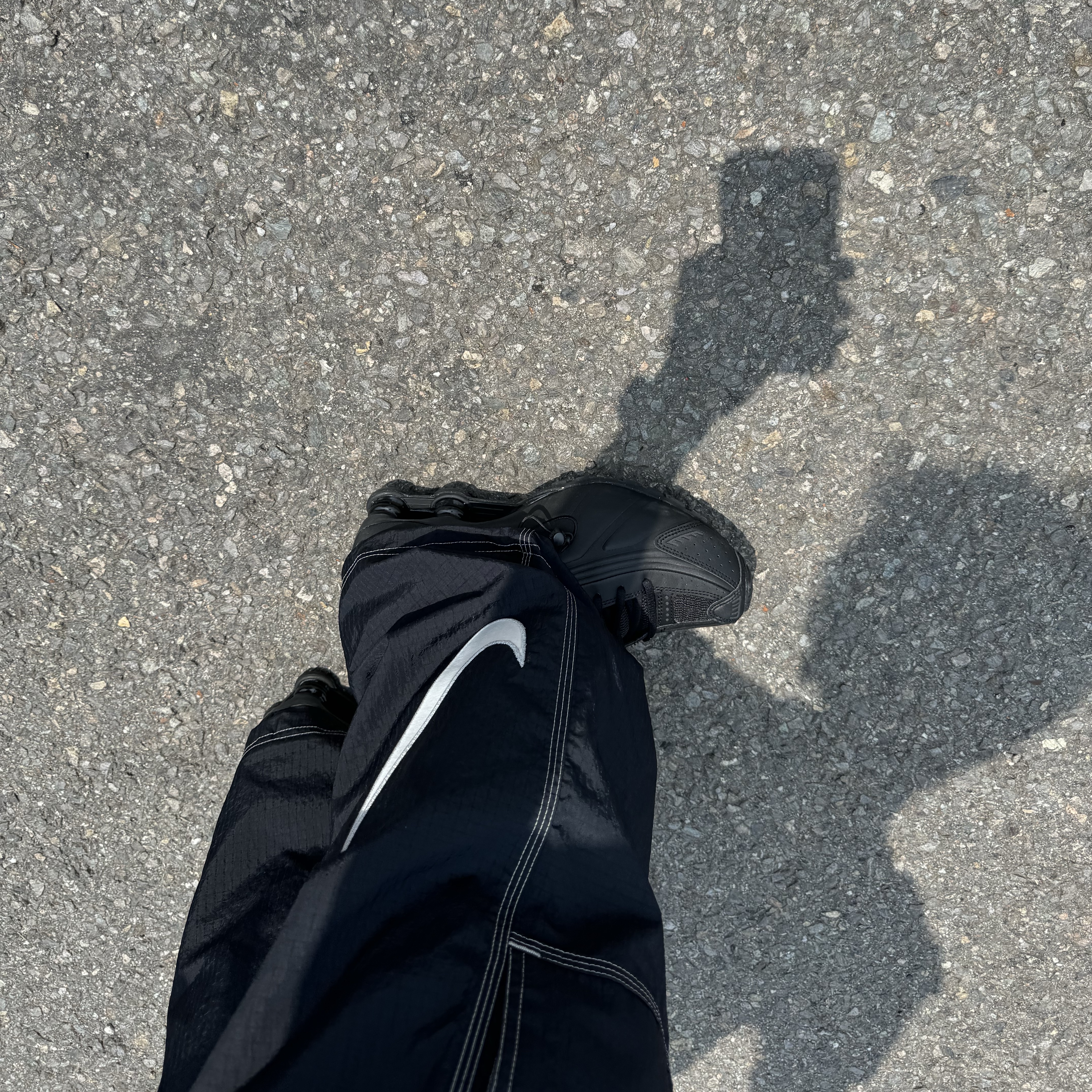 Supreme x Nike Ripstop Track Pants Black - 24SS, (W) Nike Shox R4 Black 착용 스타일