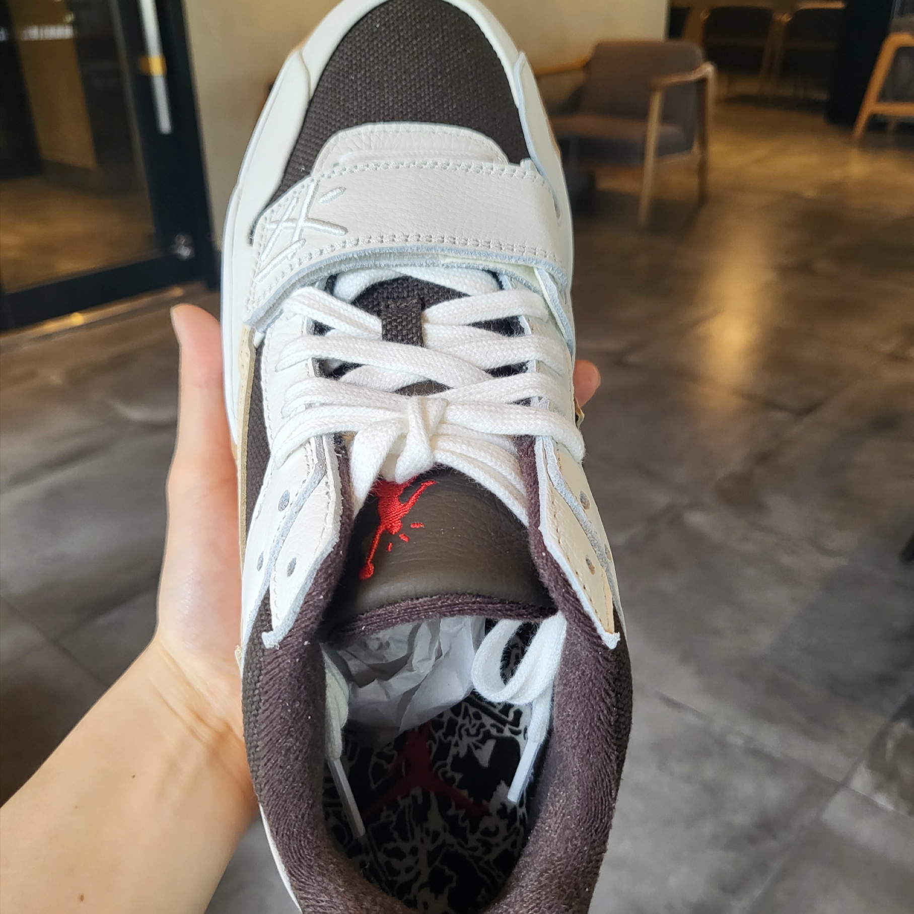 Jordan x Travis Scott Jumpman Jack TR Sail and Dark Mocha 착용 스타일 - 4