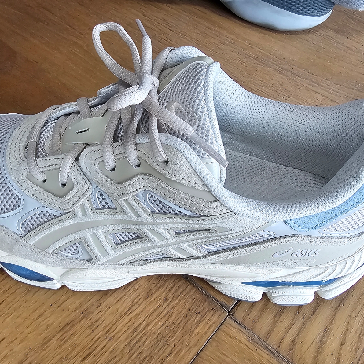 Asics Gel-NYC Smoke Grey 착용 스타일