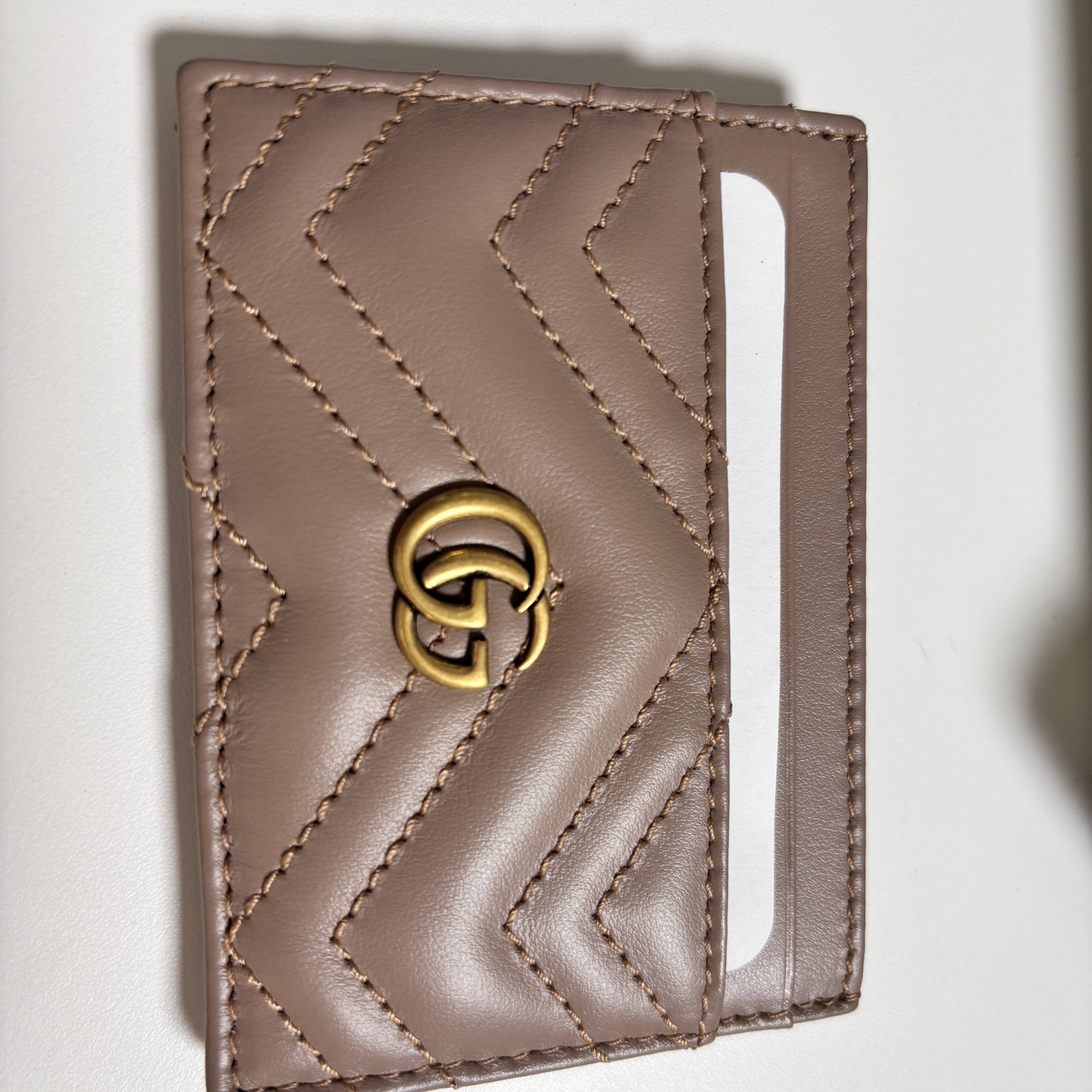 Gucci GG Marmont Card Case Dusty Pink 착용 스타일 - 3