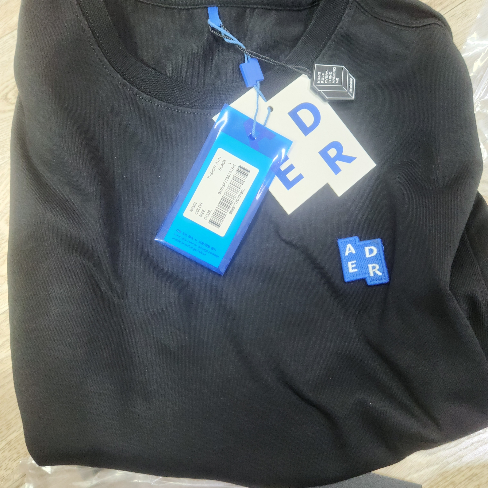 Ader Error Sig; TRS/BL Tag T-Shirt 01 Black 착용 스타일 - 1