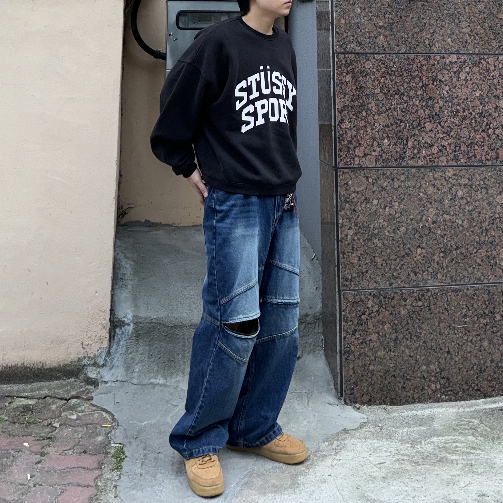Stussy Big Crackle Sport Crew Washed Black, Nike Air Force 1 '07 WB Flax 착용 스타일 - 2