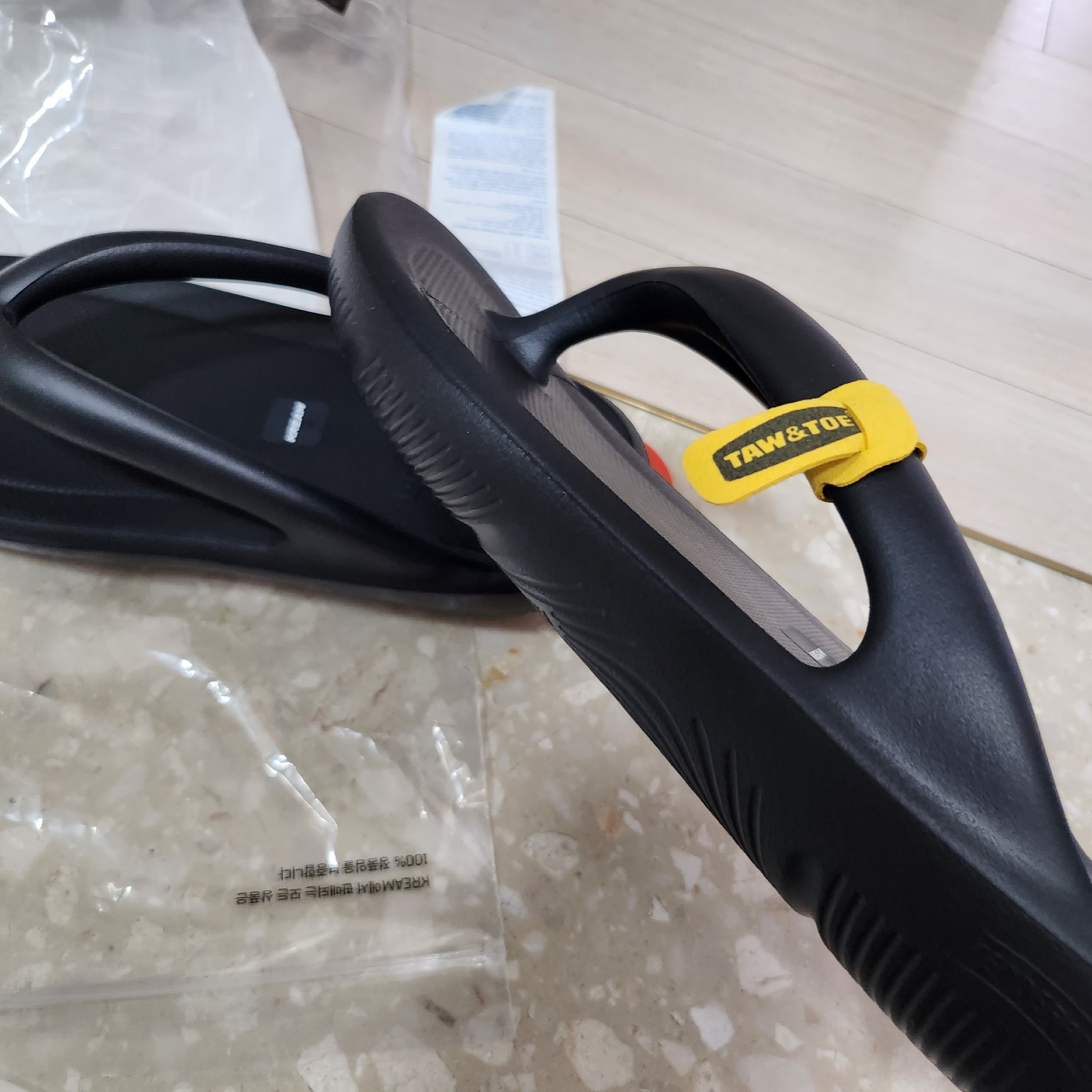 Taw&Toe Flip Flop Zerovity Bio/OG Black 착용 스타일 - 2