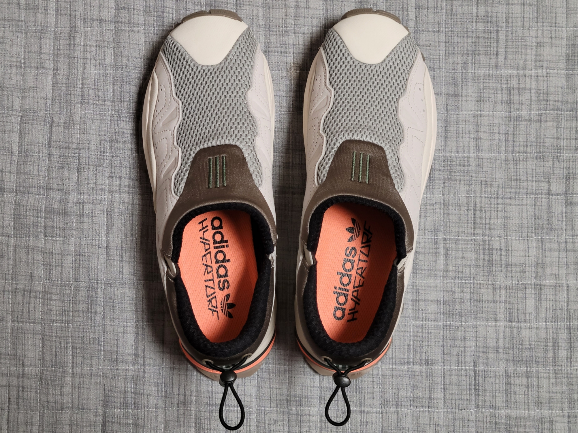 Adidas Hyperturf Adventure Moc Stone 착용 스타일 - 4