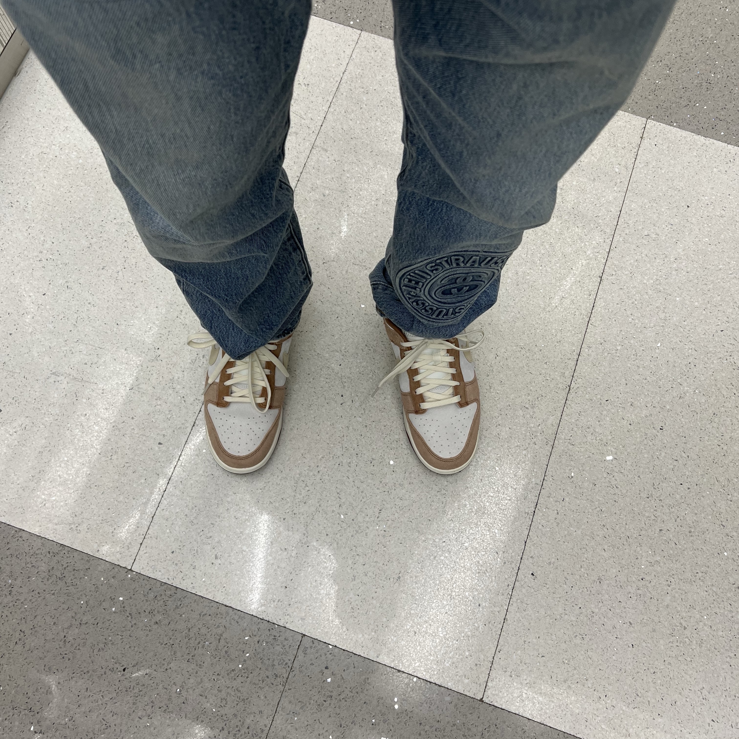 Stussy x Levi's Embossed 501 Jean Indigo, Nike Dunk Low Pro Premium Medium Curry 착용 스타일