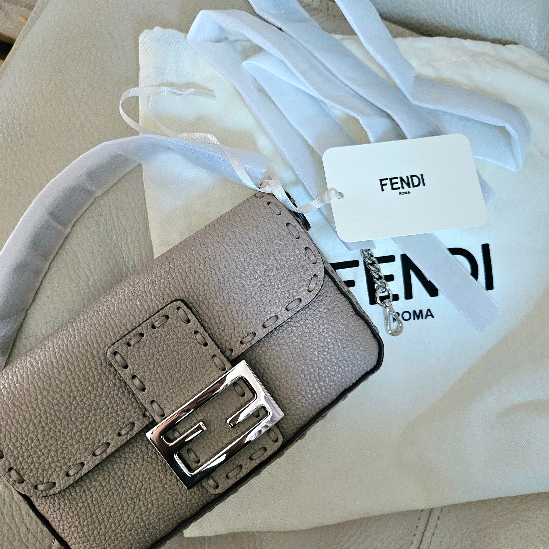 Fendi Baguette Mini Topstitching Selleria Bag Dove Grey 착용 스타일