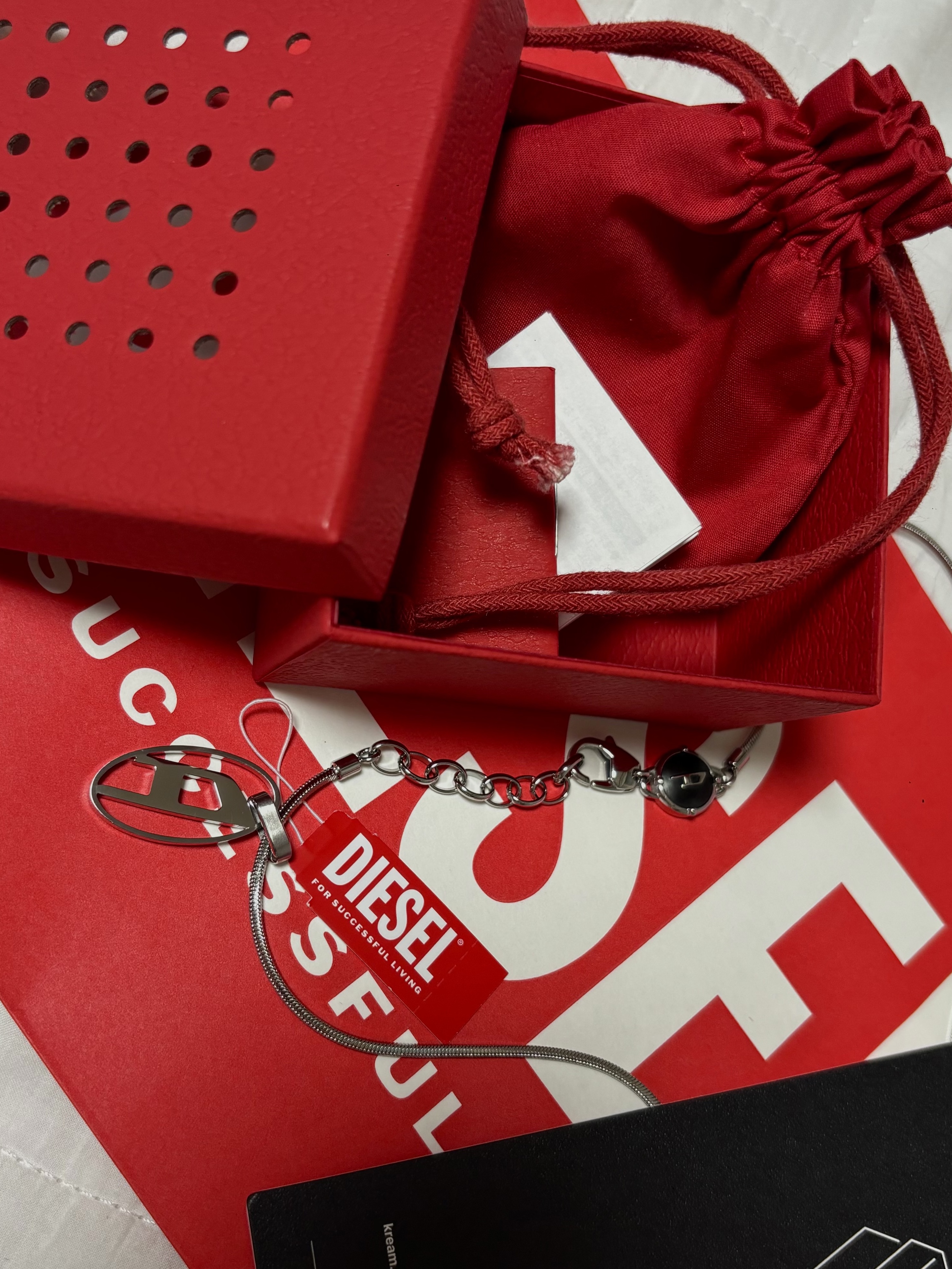Diesel Dx1342 Stainless Steel Pendant Necklace Silver 착용 스타일 - 2