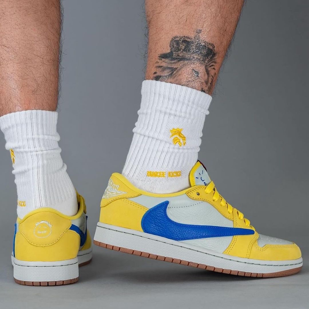 (W) Jordan 1 x Travis Scott Retro Low OG SP Canary 착용 스타일 - 4