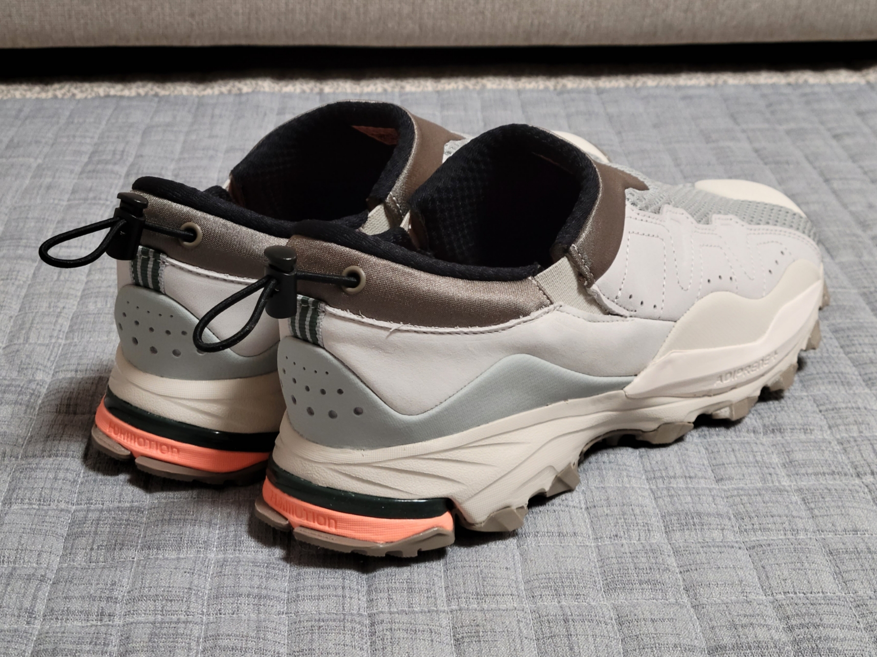 Adidas Hyperturf Adventure Moc Stone 착용 스타일 - 3