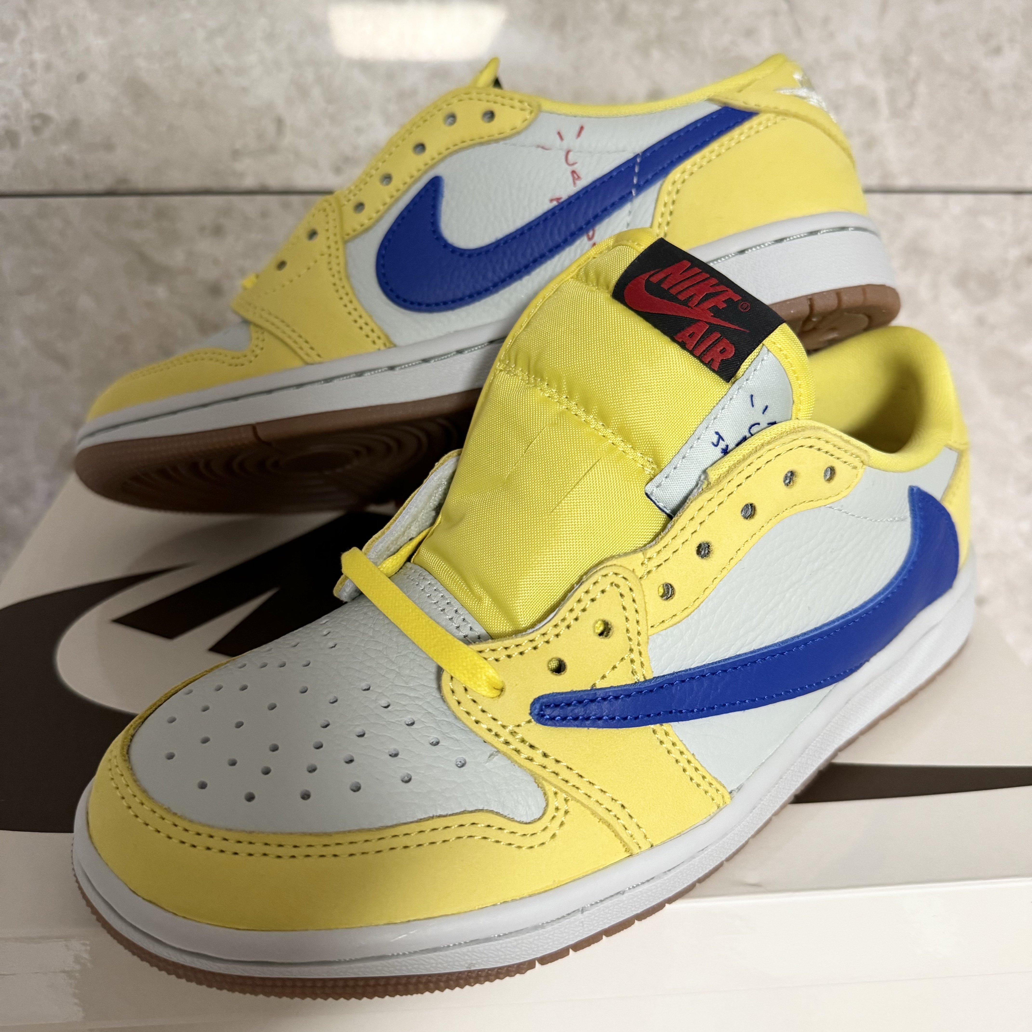 (W) Jordan 1 x Travis Scott Retro Low OG SP Canary 착용 스타일