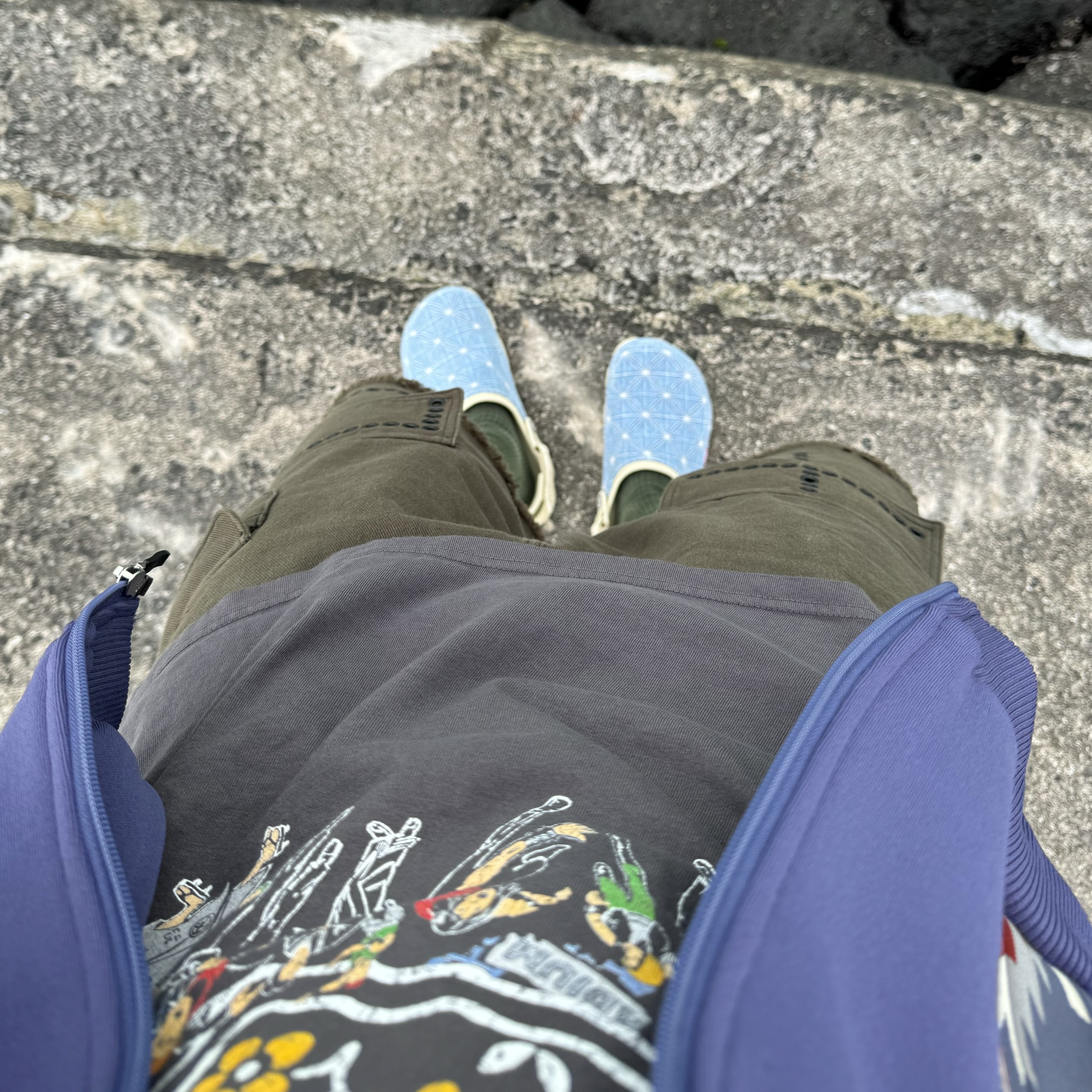 Kapital 20 Crew T-Shirt Ink Black, Crocs x Levi's All Terrain Clog Bone Blue 착용 스타일 - 4