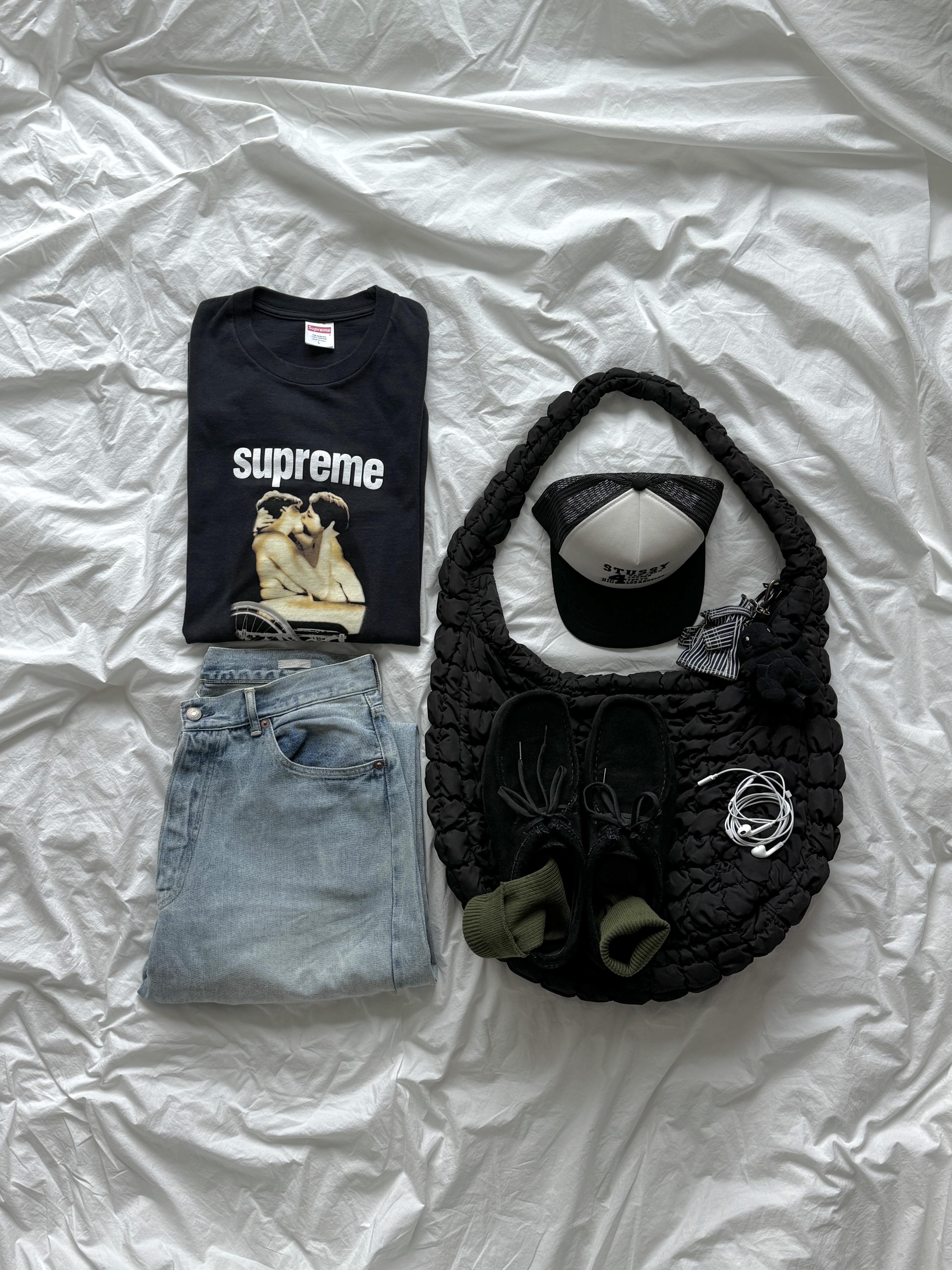 Comoli 5P Denim Pants Bleach - 22AW, COS Quilted Oversized Shoulder Bag Black 착용 스타일 - 1