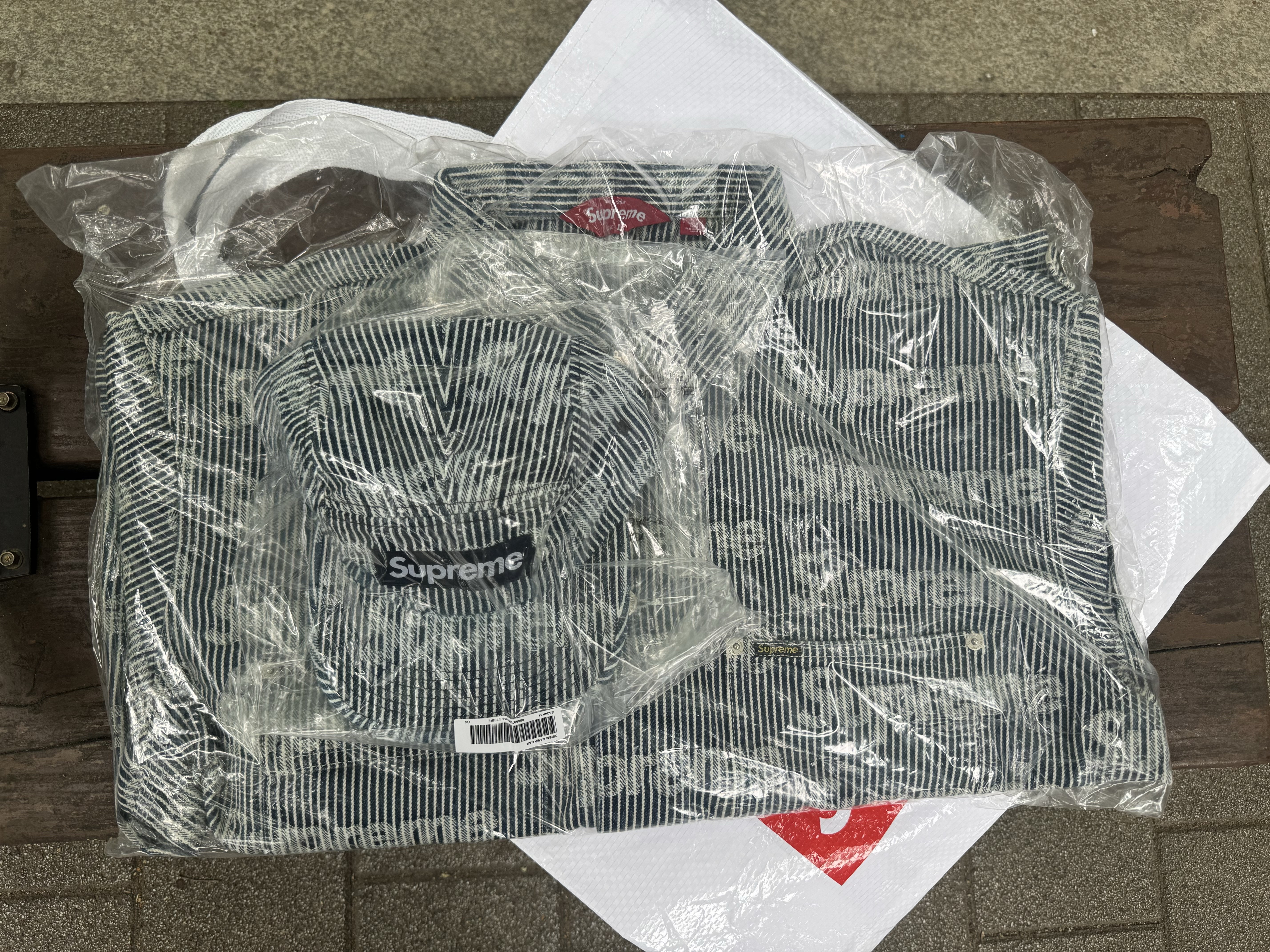 Supreme Denim Chore Trucker Jacket Stripe - 24SS, Supreme Denim Camp Cap Stripe - 24SS 착용 스타일 - 1