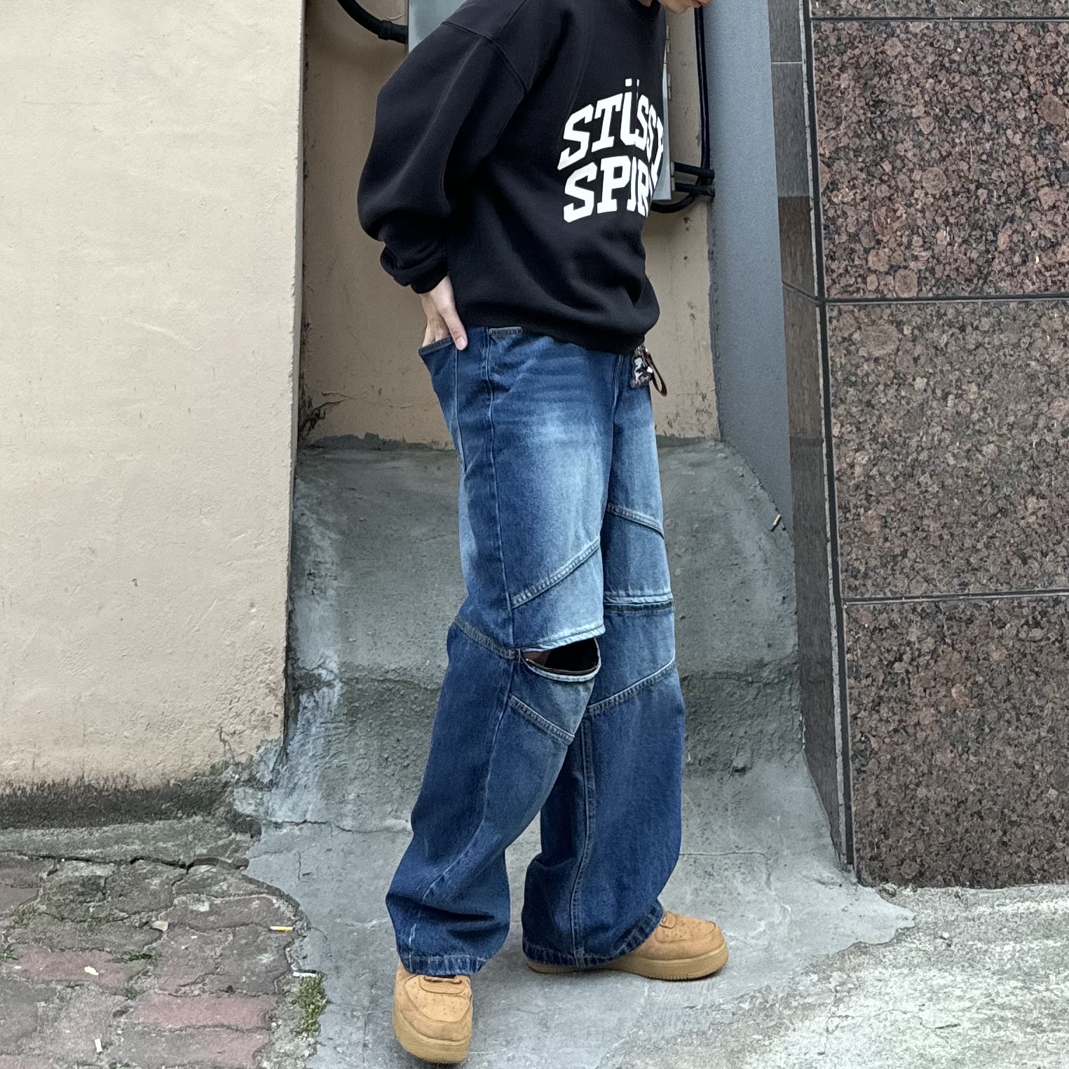Stussy Big Crackle Sport Crew Washed Black, Nike Air Force 1 '07 WB Flax 착용 스타일 - 3