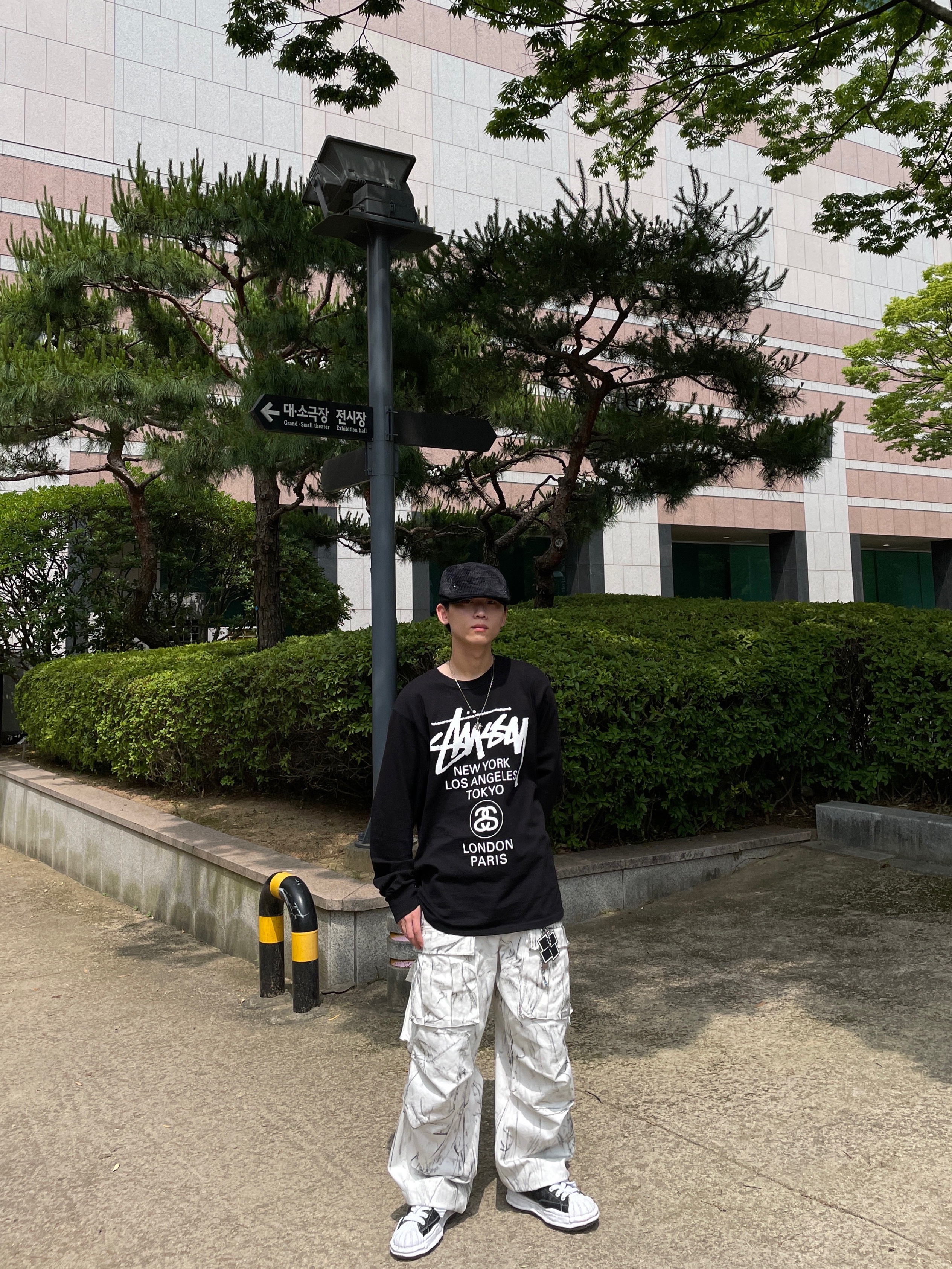 Nos Couleurs 01 Cargo Pants Dirty Washing, Stussy World Tour LS T-Shirt Black 착용 스타일 - 1