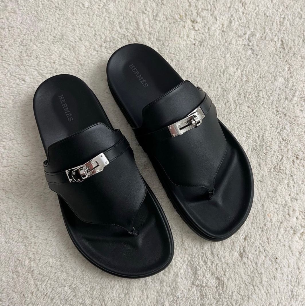 (W) Hermes Empire Sandal Calfskin & Palladium Noir 착용 스타일 - 2
