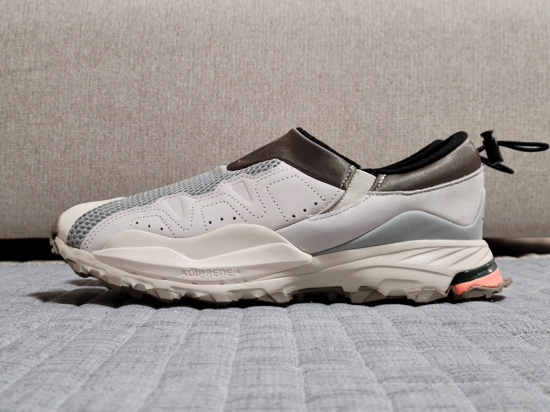 Adidas Hyperturf Adventure Moc Stone 착용 스타일 - 1