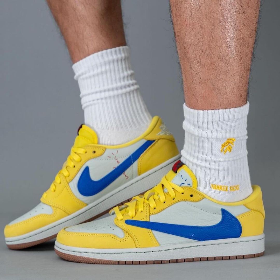 (W) Jordan 1 x Travis Scott Retro Low OG SP Canary 착용 스타일 - 9