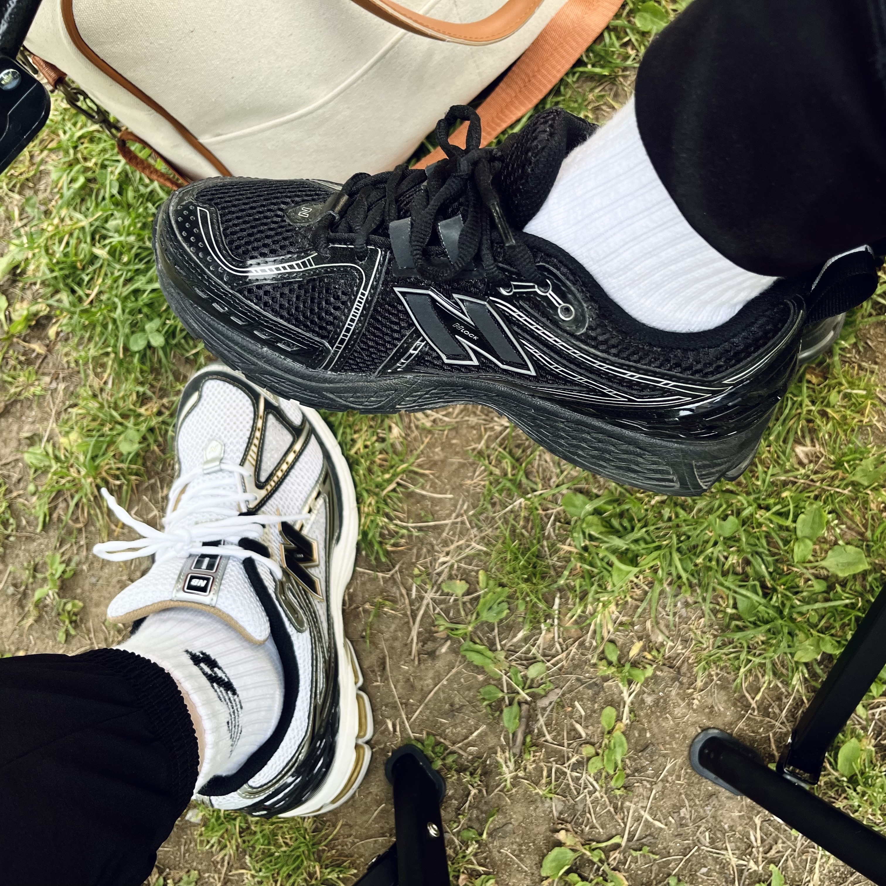 New Balance 1906R Black Silver Metallic, New Balance 1906R White Gold 착용 스타일