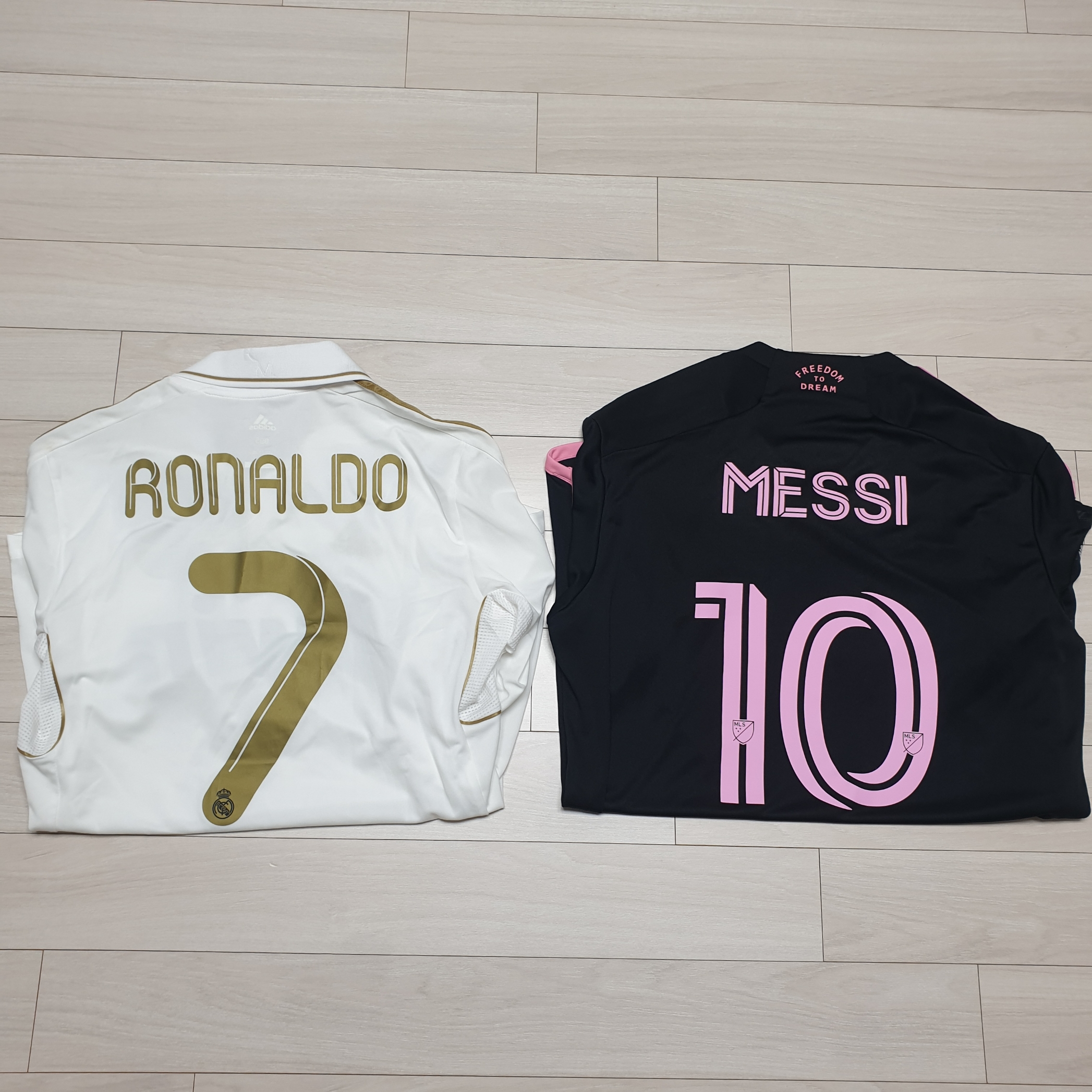 Puma Manchester City 2023/24 Away Long Sleeve Jersey White Aubergine (Non Marking Ver.), Adidas Manchester United 1988/90 Jersey Collegiate Royal - US Sizing 착용 스타일 - 3
