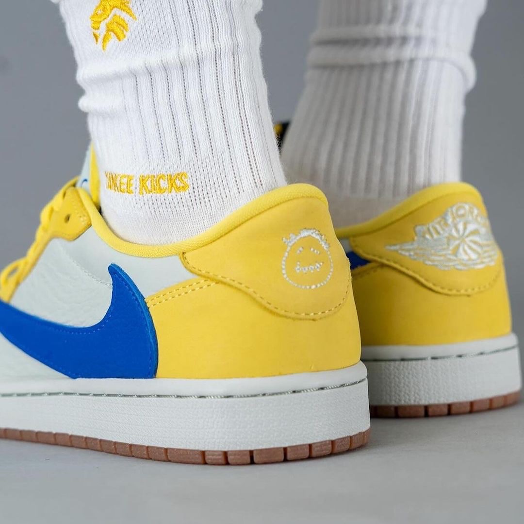 (W) Jordan 1 x Travis Scott Retro Low OG SP Canary 착용 스타일 - 2