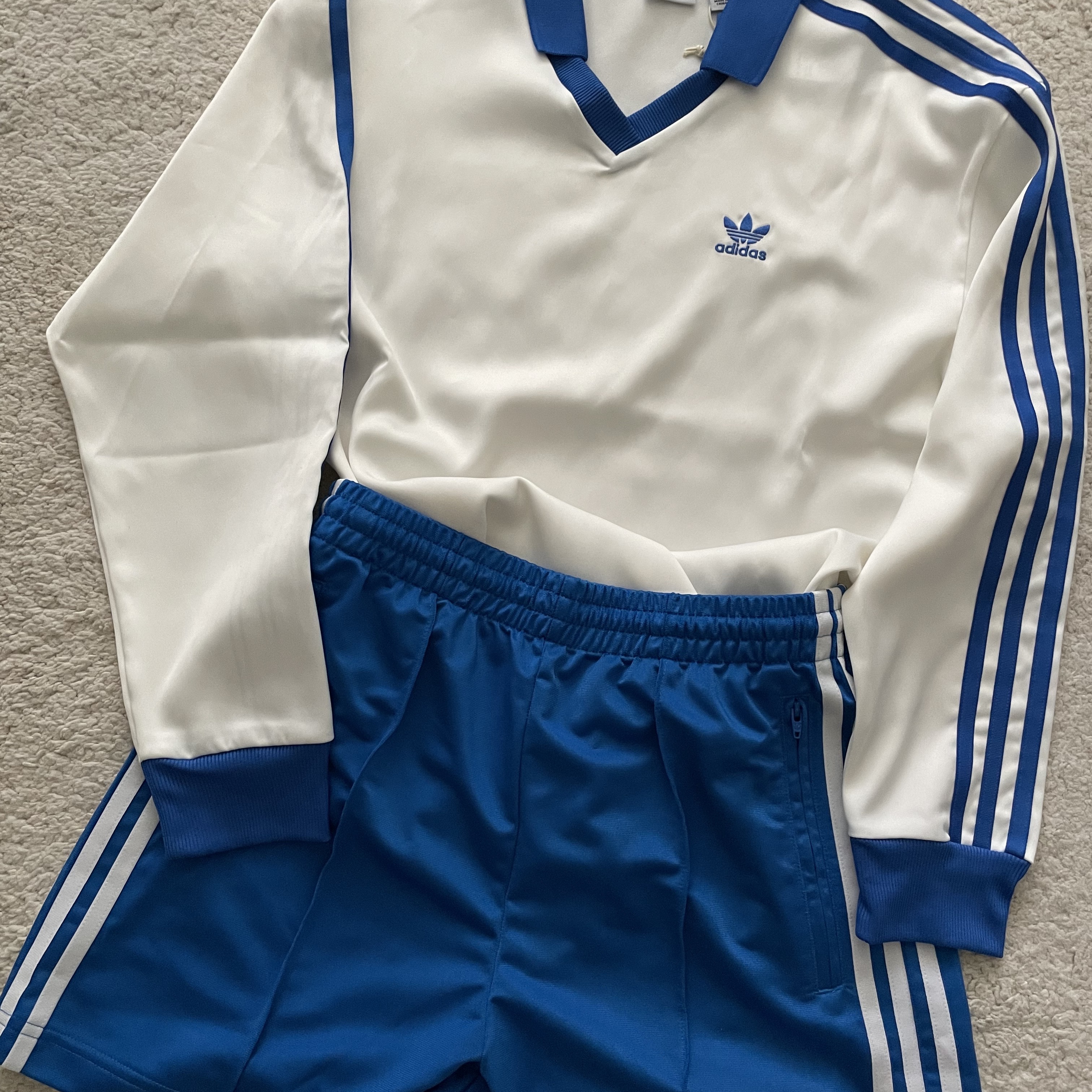 (W) Adidas Firebird Shorts Blue Bird - KR Sizing, (W) Adidas 3-Stripes Satin Long Sleeve T-Shirt Cloud White - KR Sizing 착용 스타일