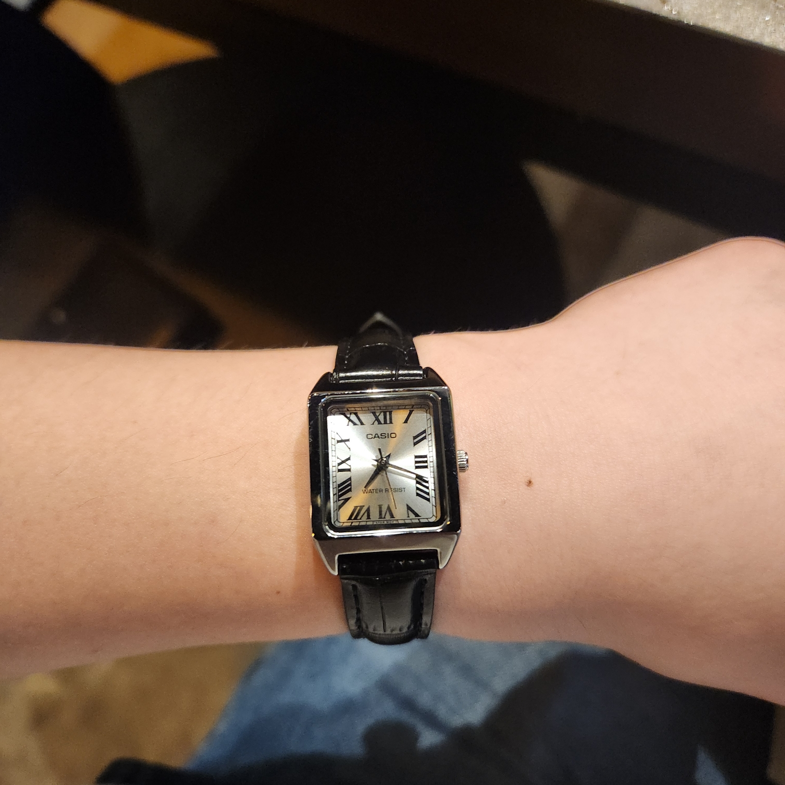 Casio LTP-V007L-7B1 착용 스타일