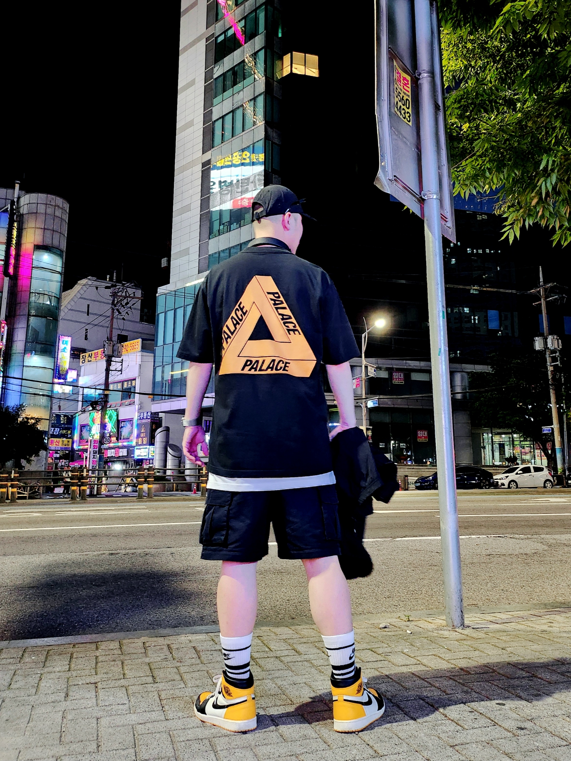 Palace Tri-To-Help T-Shirt Bright Orange - 20FW, Palace Tri-Ferg Patch Shell 6-Panel Black - 21FW 착용 스타일