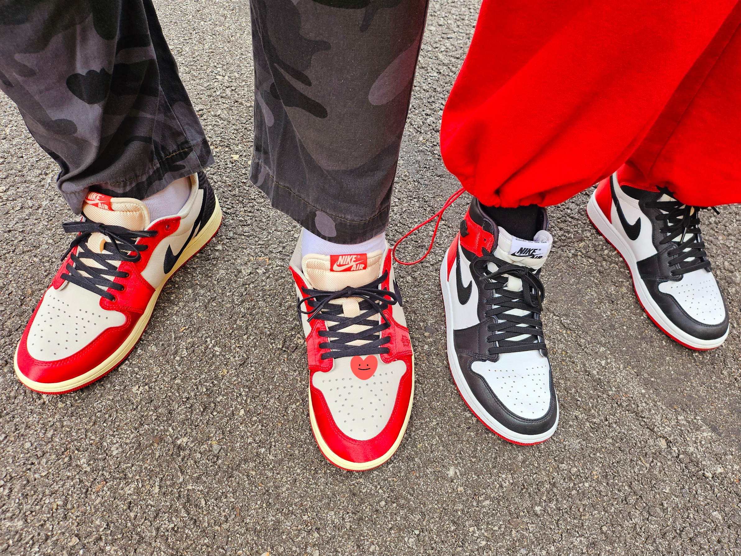 Jordan 1 x Trophy Room Retro Low OG SP Sail Varsity Red, (W) Jordan 1 Retro High Satin Black Toe 착용 스타일 - 1